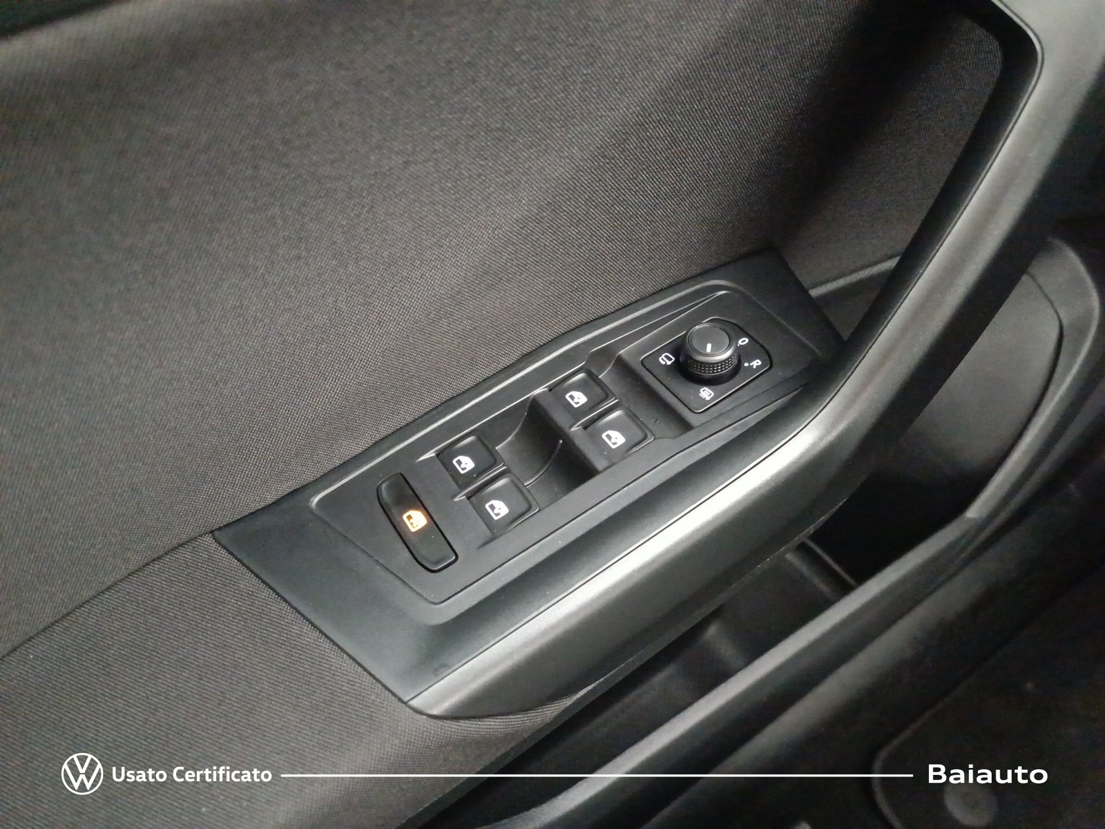 18 - Volkswagen T-Roc 1.0 tsi 110cv life