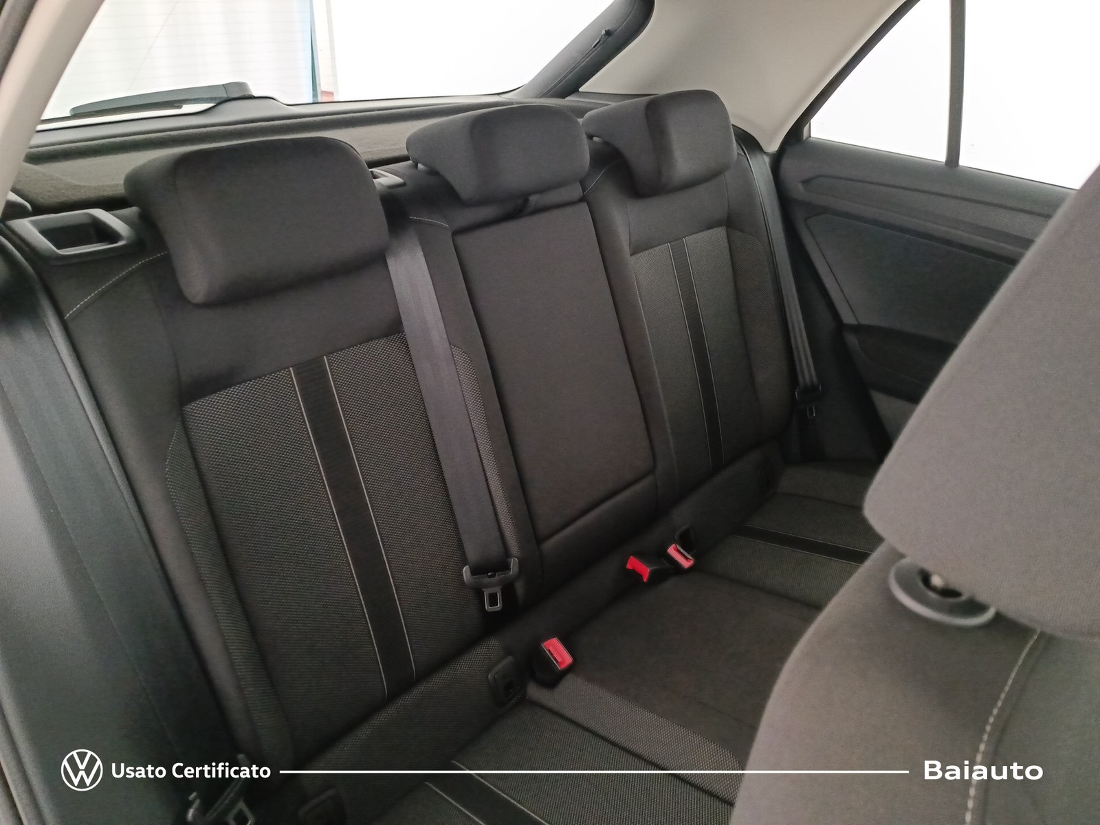 21 - Volkswagen T-Roc 1.0 tsi 110cv life