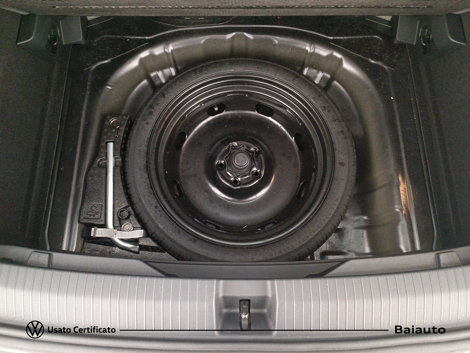 28 - Volkswagen T-Roc 1.0 tsi 110cv life