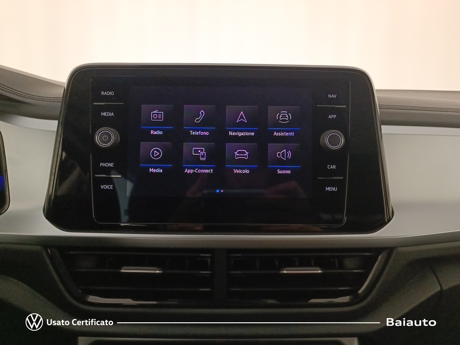 10 - Volkswagen T-Roc 1.0 tsi 110cv life