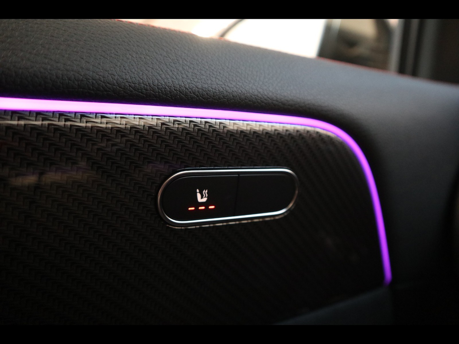 15 - Mercedes GLA 200 d amg line premium 8g-dct