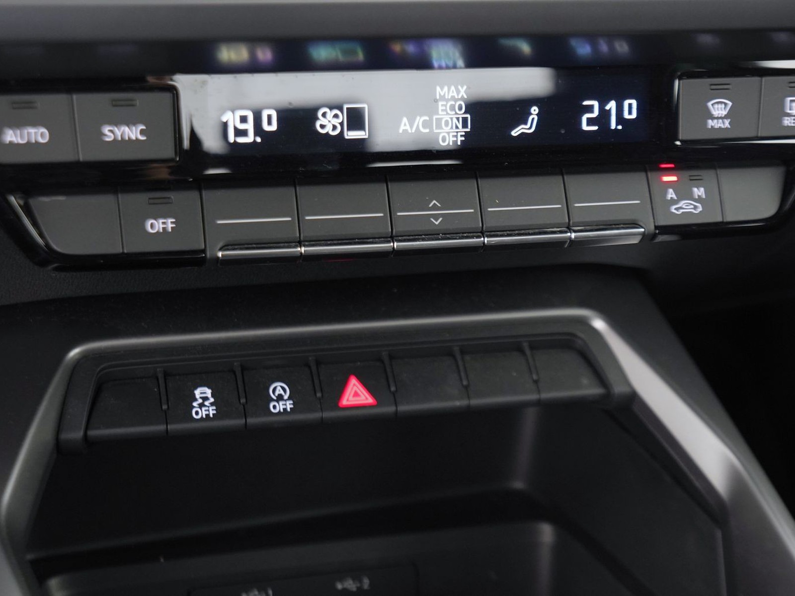 5 - Audi A3 sportback 30 2.0 tdi business