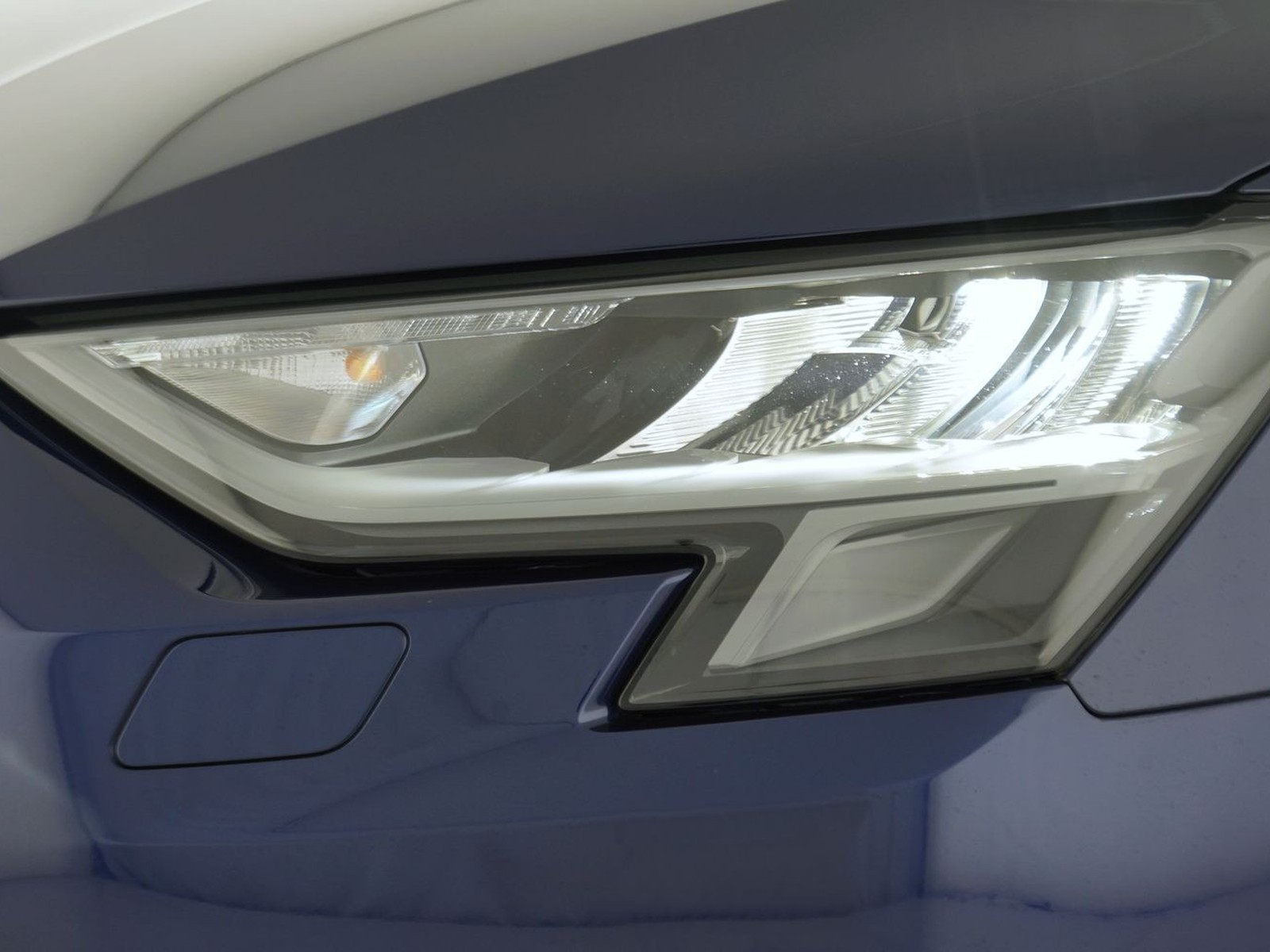 6 - Audi A3 sportback 30 2.0 tdi business