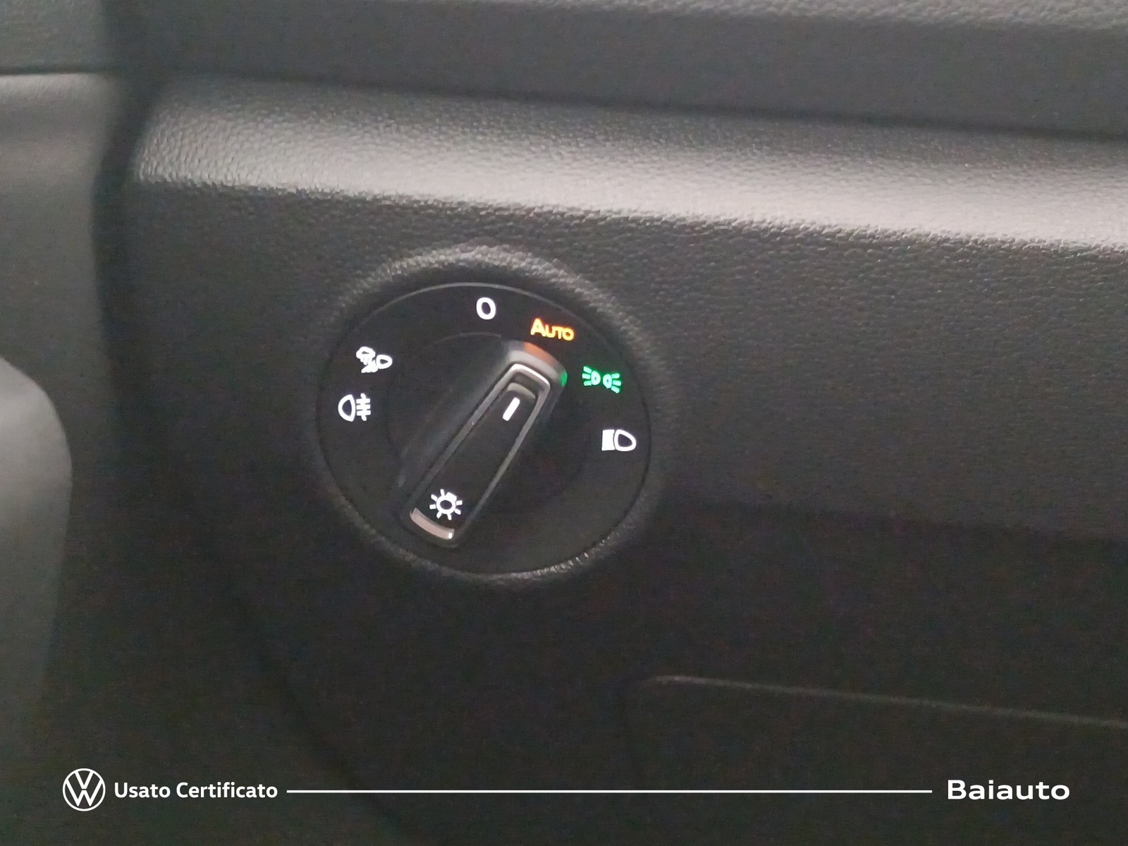 17 - Volkswagen T-Roc 2.0 tdi scr 150cv r line dsg