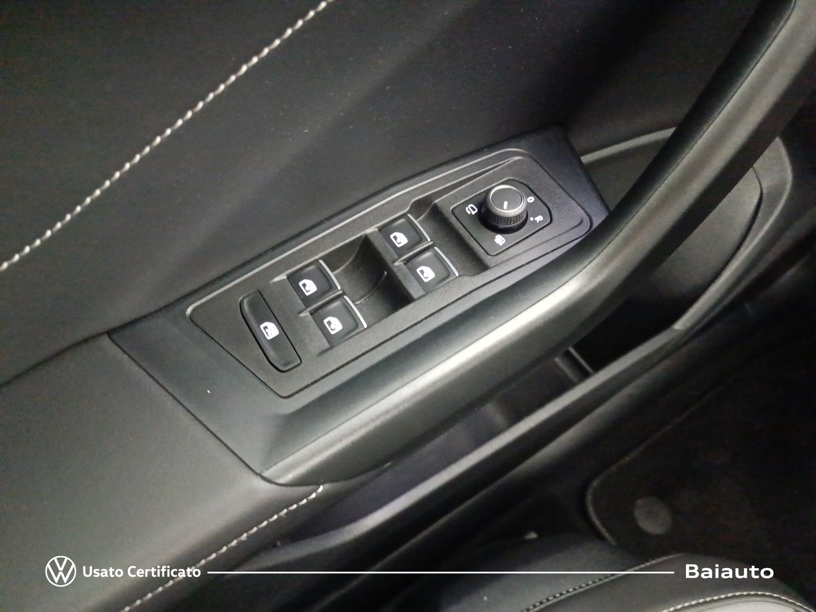 18 - Volkswagen T-Roc 2.0 tdi scr 150cv r line dsg