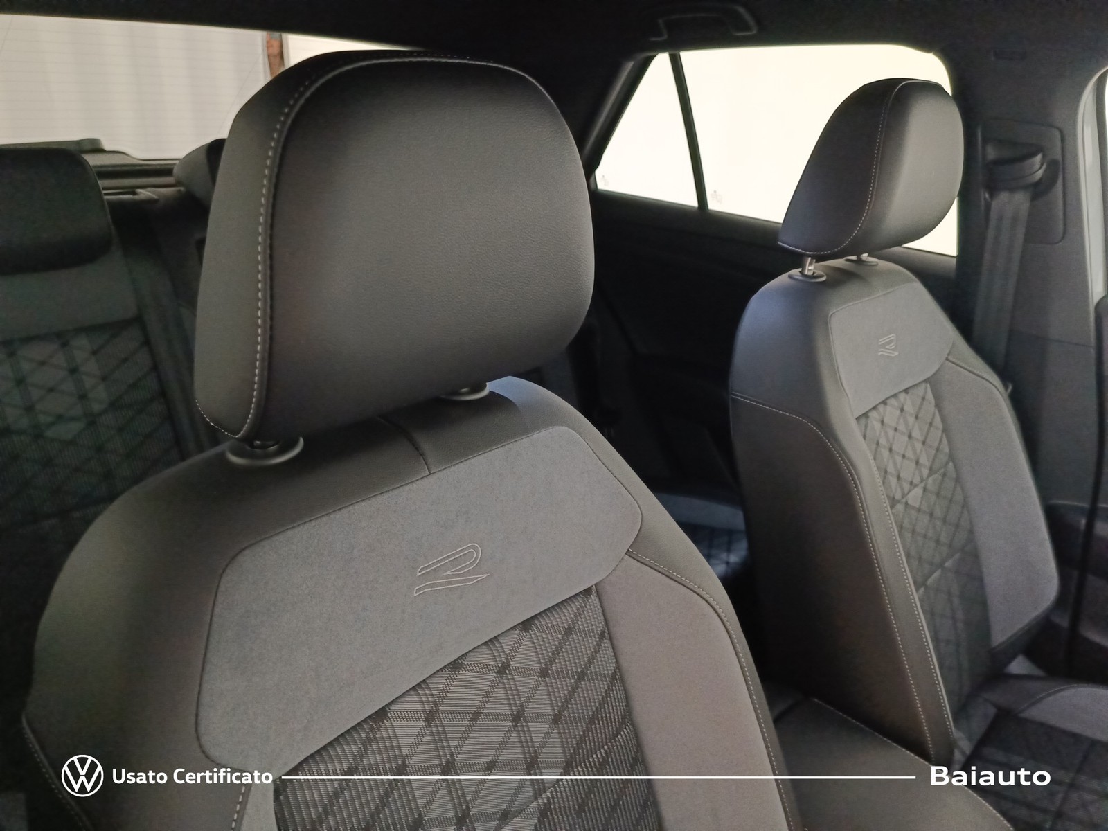 22 - Volkswagen T-Roc 2.0 tdi scr 150cv r line dsg