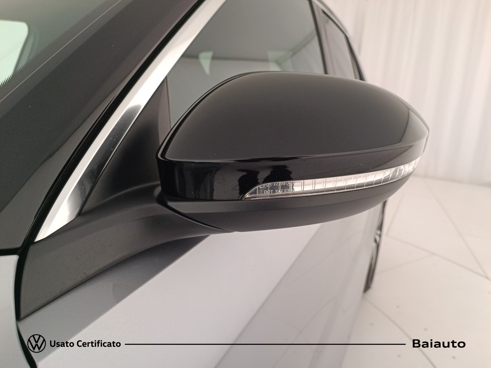 24 - Volkswagen T-Roc 2.0 tdi scr 150cv r line dsg