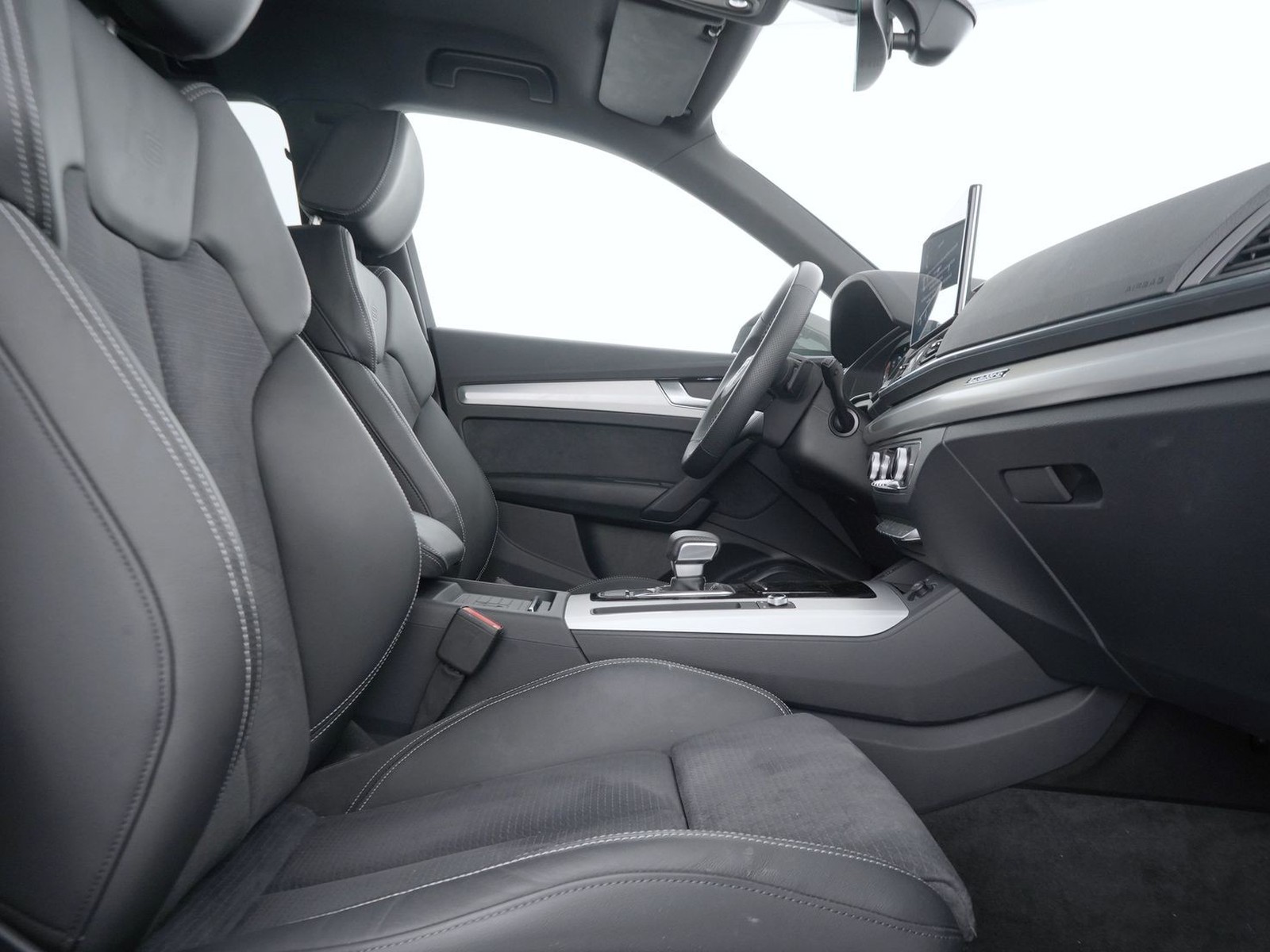 16 - Audi Q5 sportback 40 2.0 tdi mhev 12v s line quattro s tronic