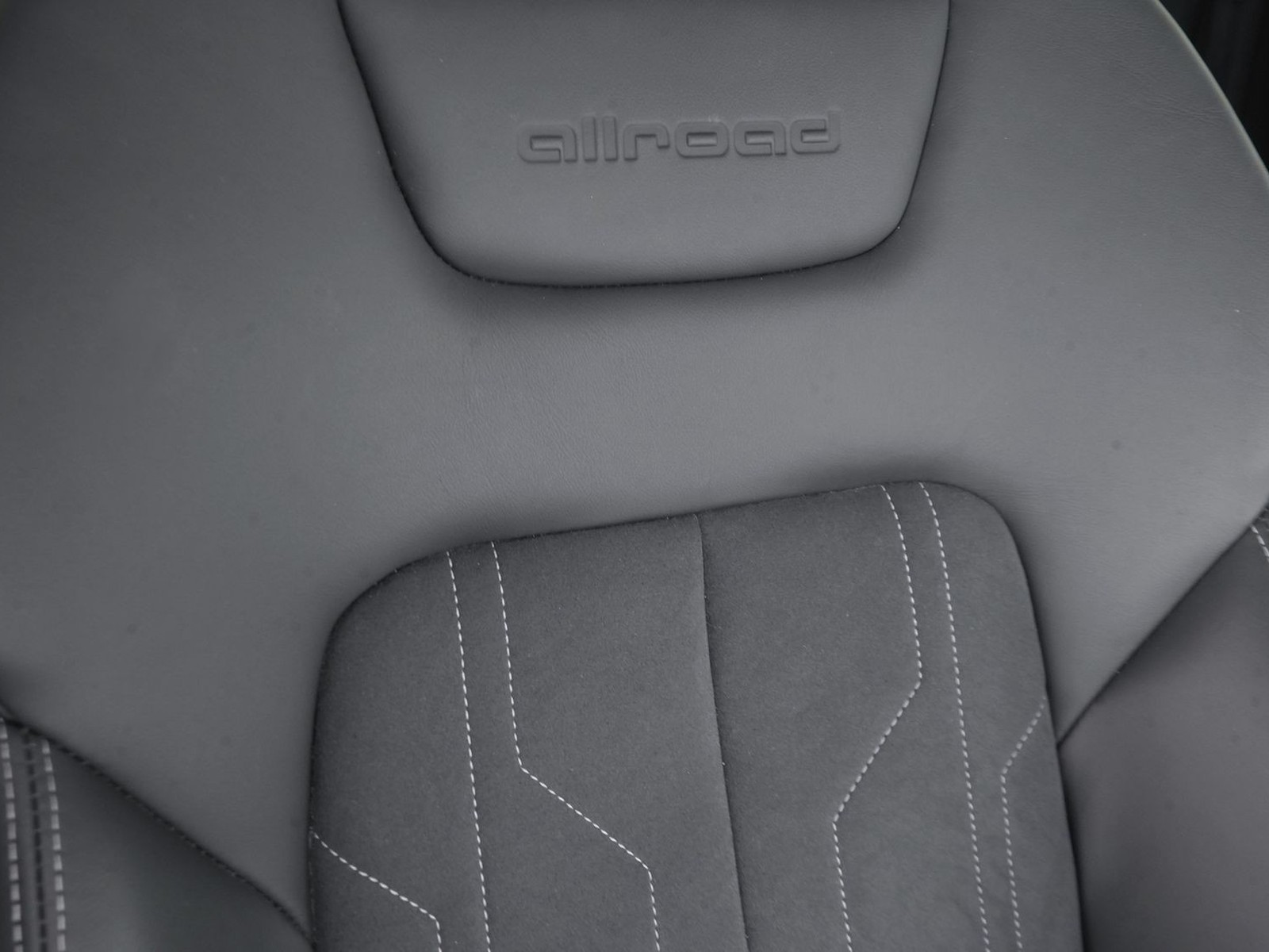 22 - Audi A6 allroad allroad 40 2.0 tdi mhev 12v 204cv business advanced quattro ultra s tronic