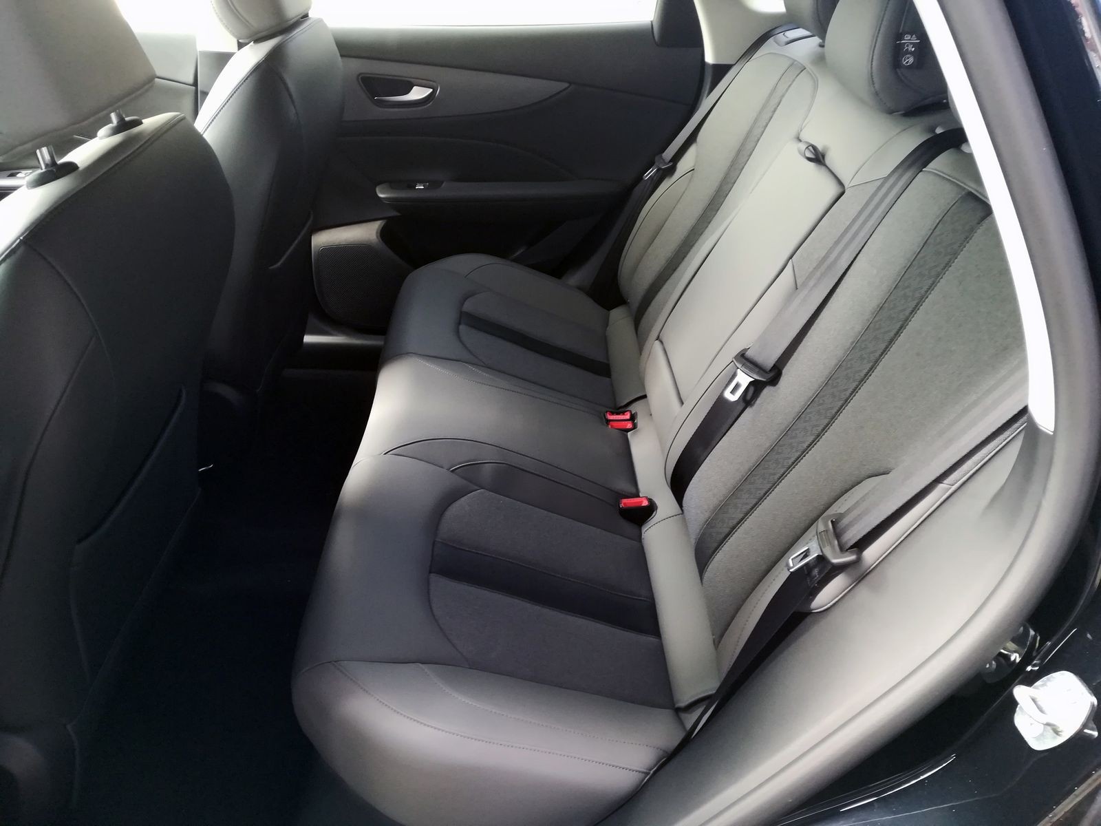 12 - Mg MGS5 EV ev luxury 64