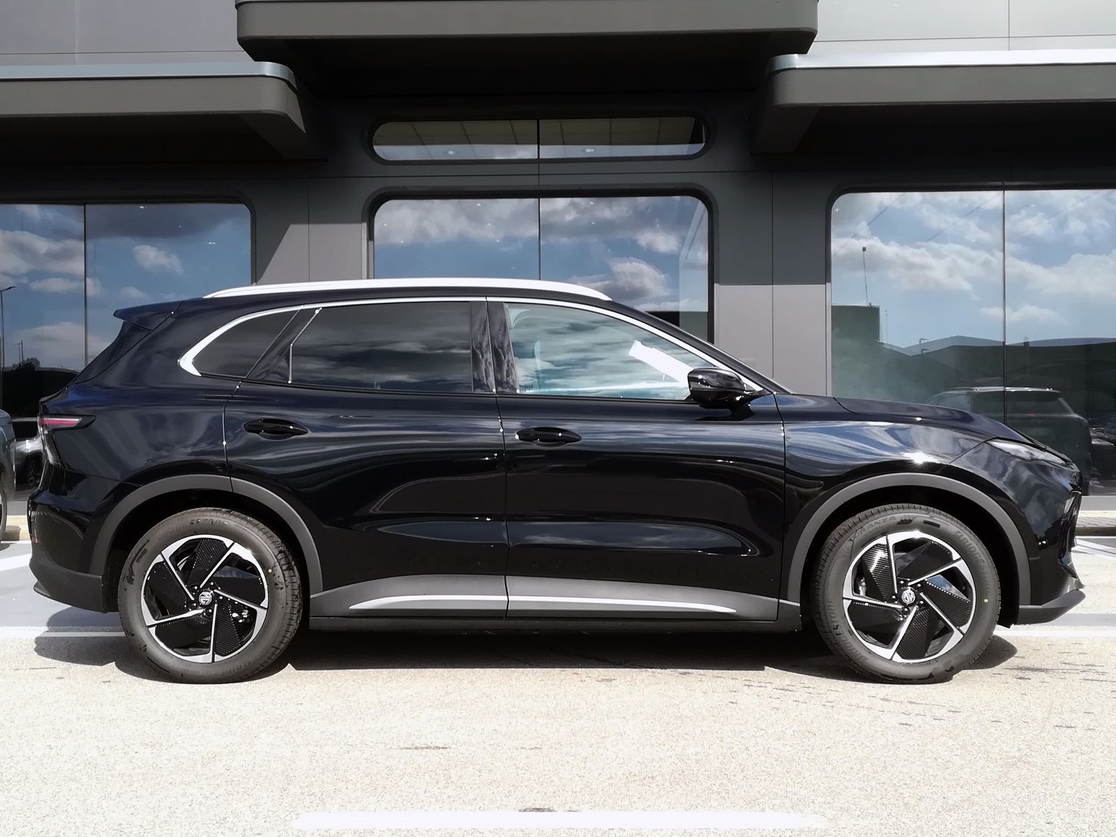 4 - Mg MGS5 EV ev luxury 64