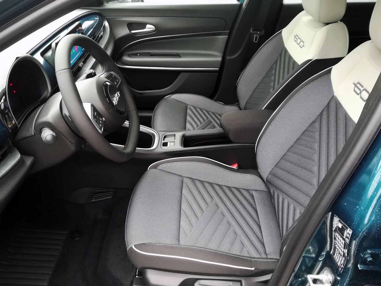 11 - Fiat 600 1.2 hybrid 145cv icon