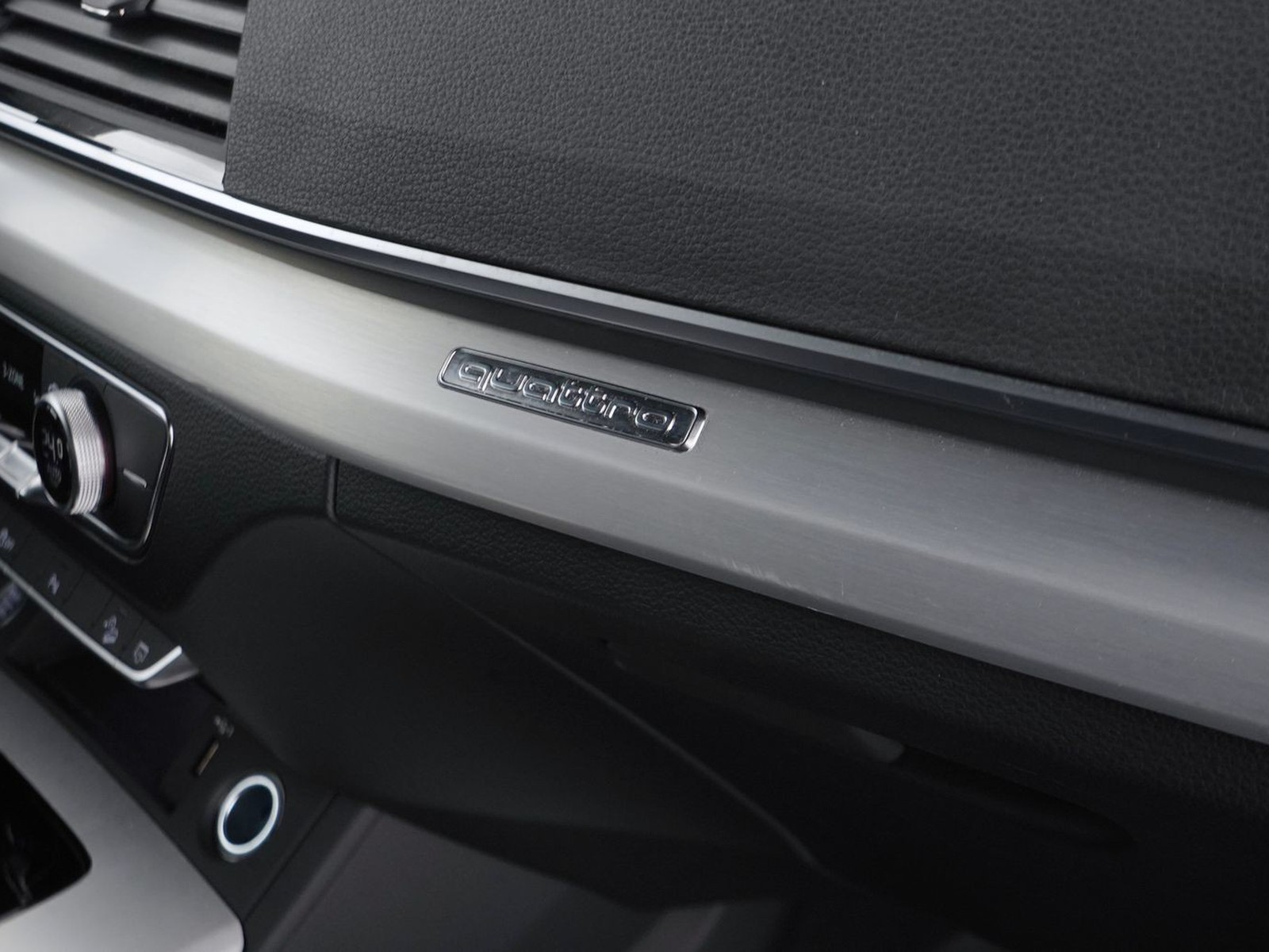 18 - Audi Q5 40 2.0 tdi mhev 12v s line quattro s tronic