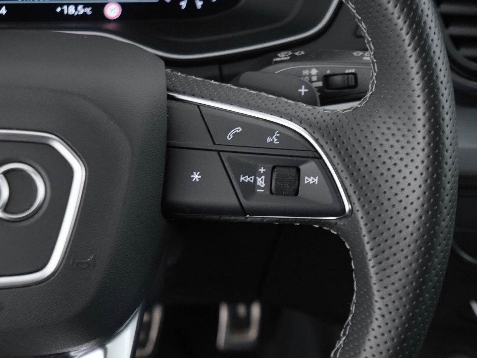 9 - Audi Q5 40 2.0 tdi mhev 12v s line quattro s tronic