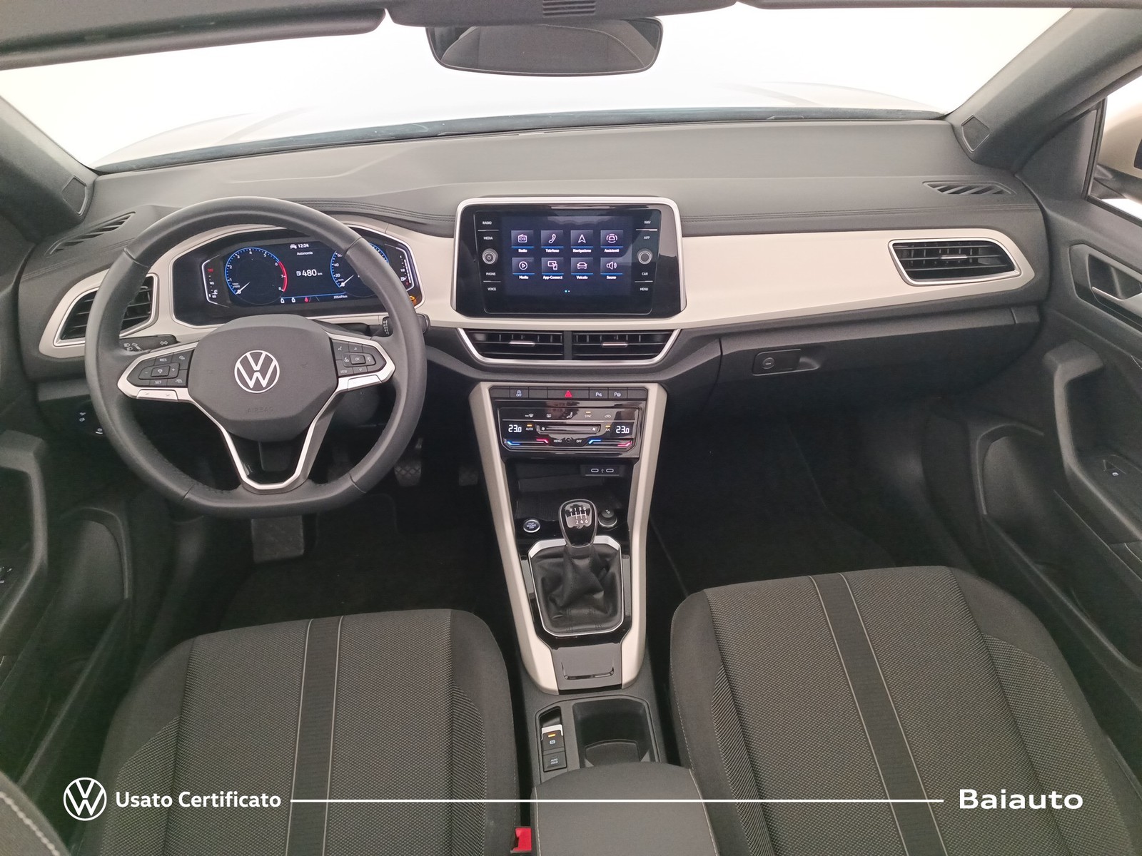 6 - Volkswagen T-Roc cabriolet 1.0 tsi 110cv style