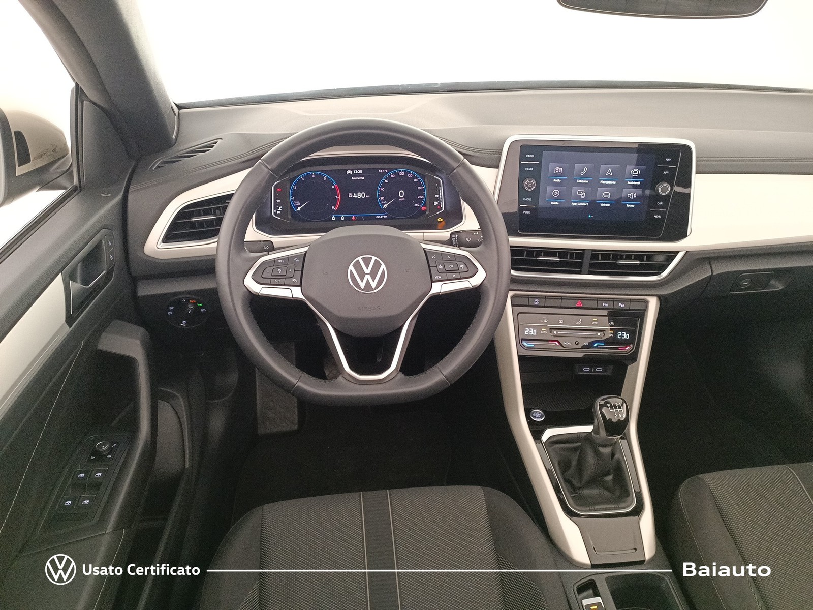 8 - Volkswagen T-Roc cabriolet 1.0 tsi 110cv style