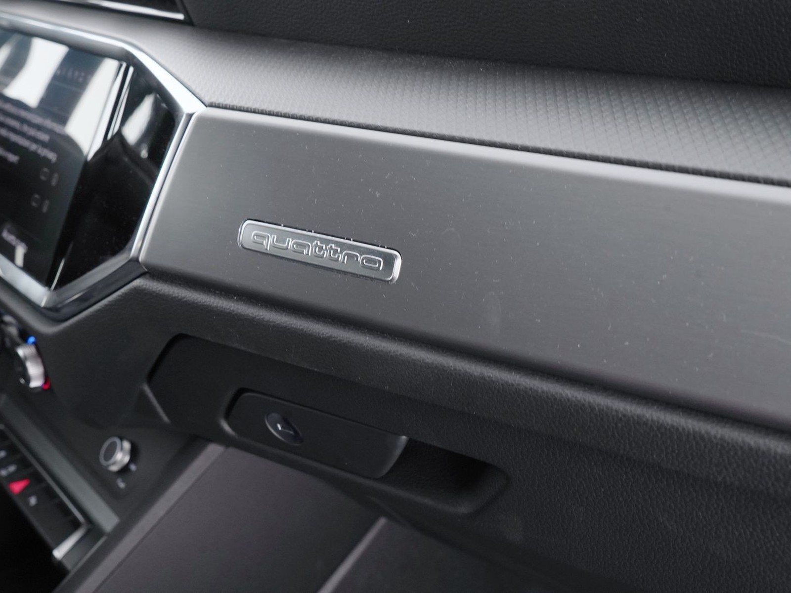 18 - Audi Q3 sportback 40 2.0 tdi 193cv s line edition quattro s tronic