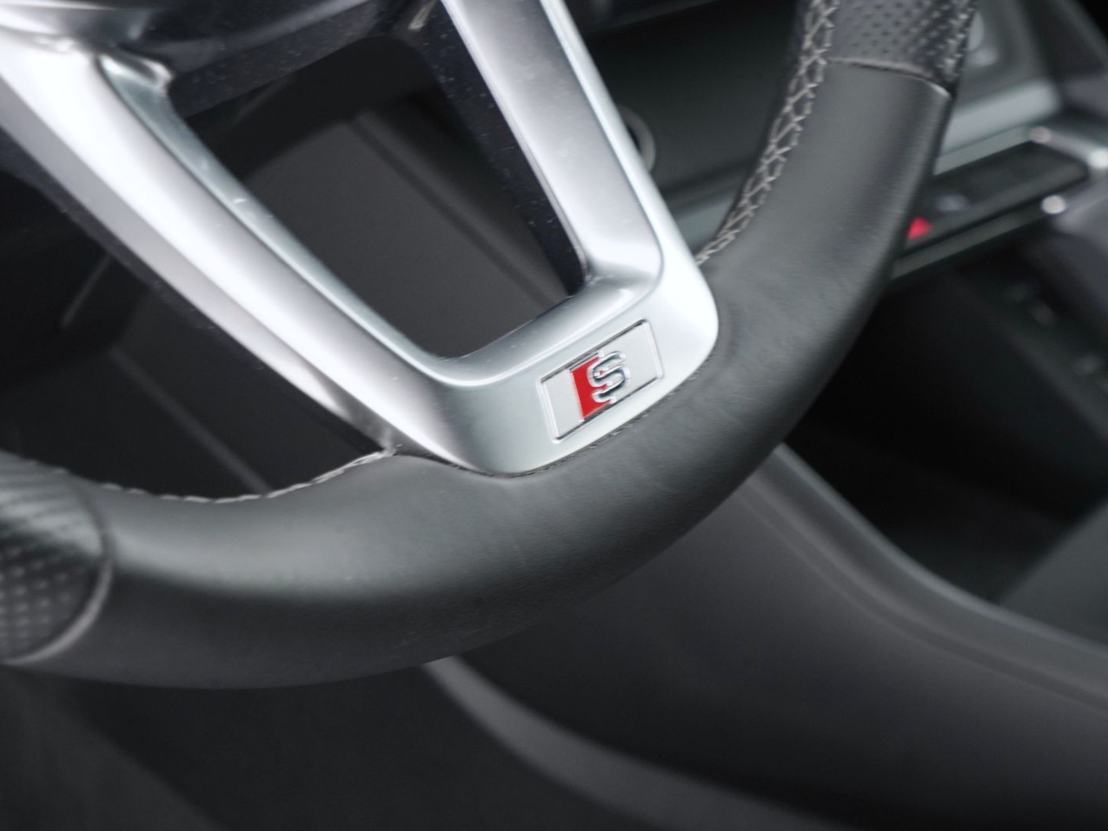 27 - Audi Q3 sportback 35 2.0 tdi s line edition s tronic