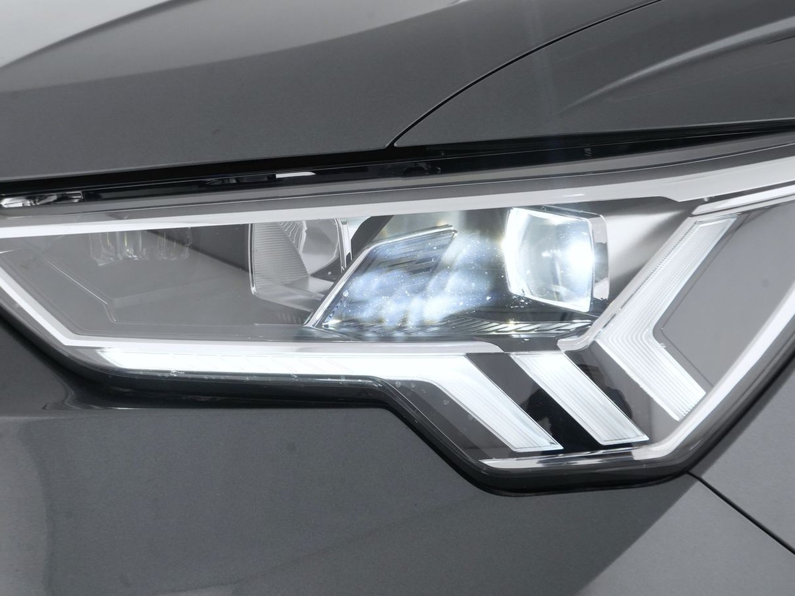 6 - Audi Q3 sportback 35 2.0 tdi s line edition s tronic