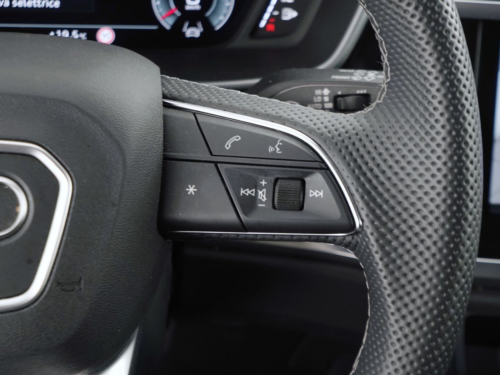 9 - Audi Q3 sportback 35 2.0 tdi s line edition s tronic