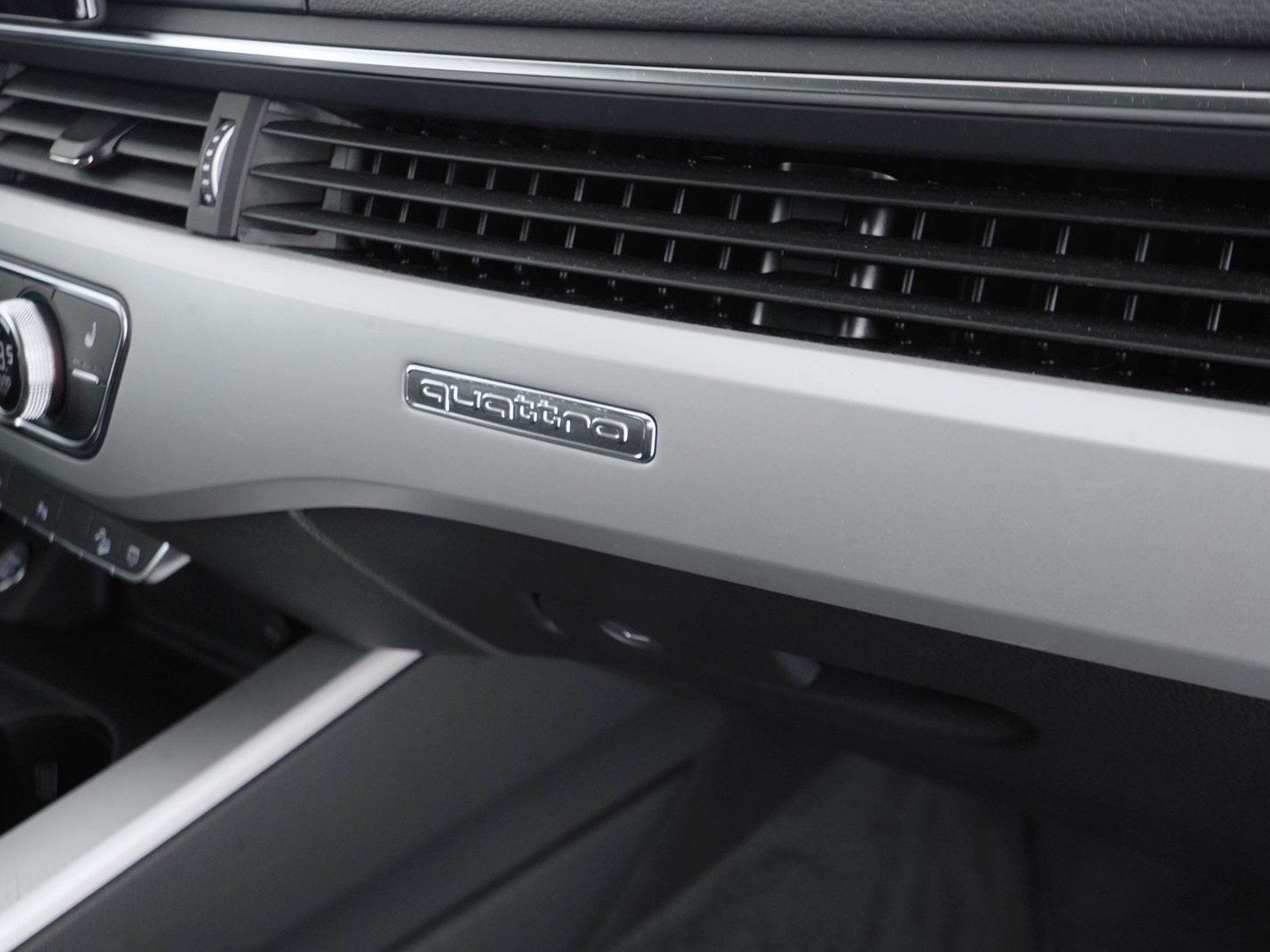 18 - Audi A4 allroad allroad 40 2.0 tdi mhev 204cv business evolution quattro s tronic