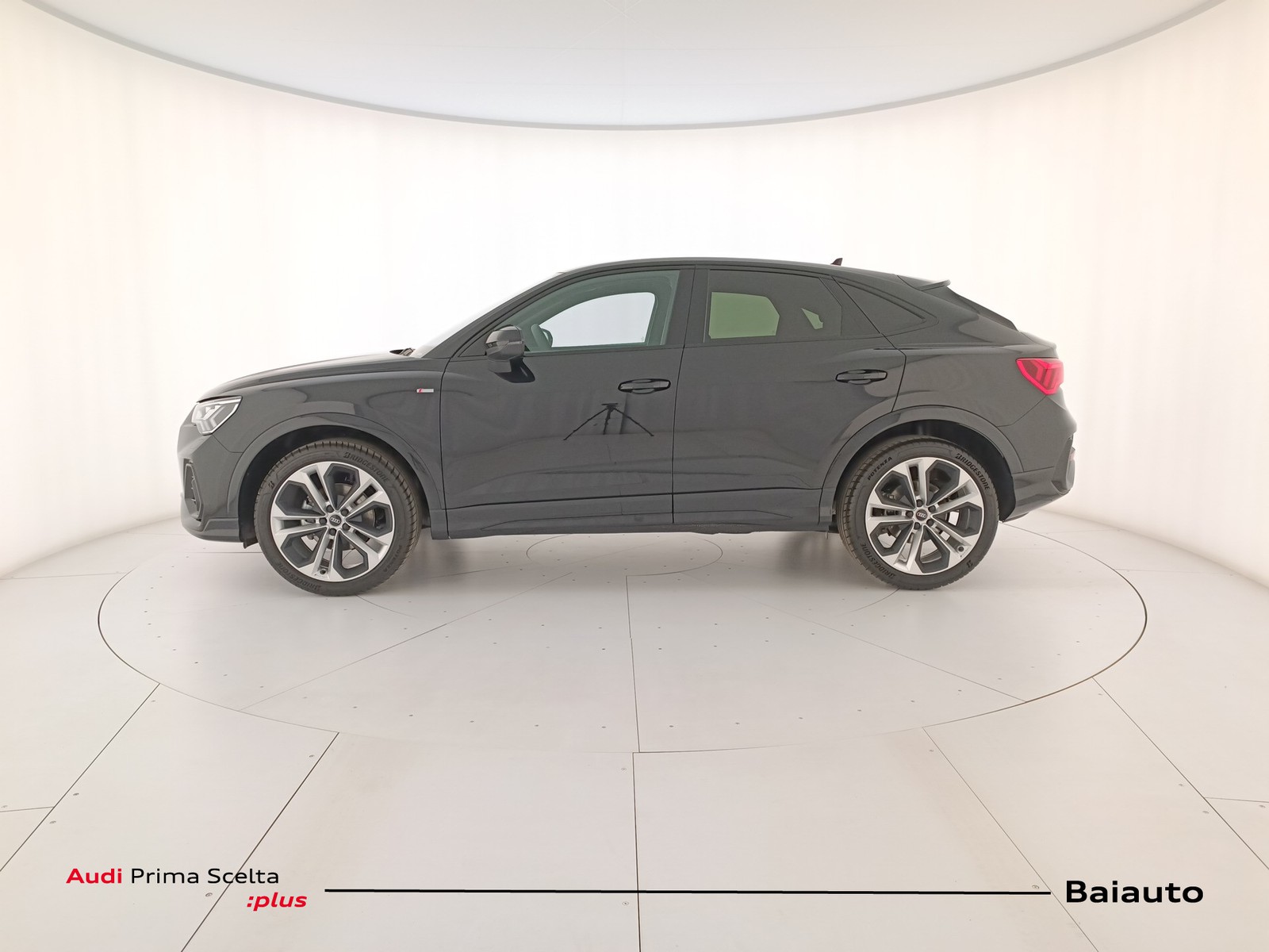 3 - Audi Q3 sportback 35 2.0 tdi s line edition s tronic