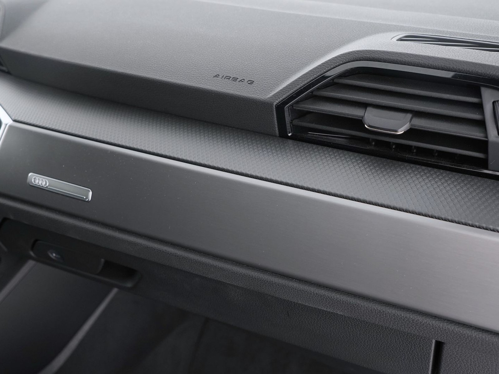 18 - Audi Q3 sportback 35 2.0 tdi s line edition s tronic