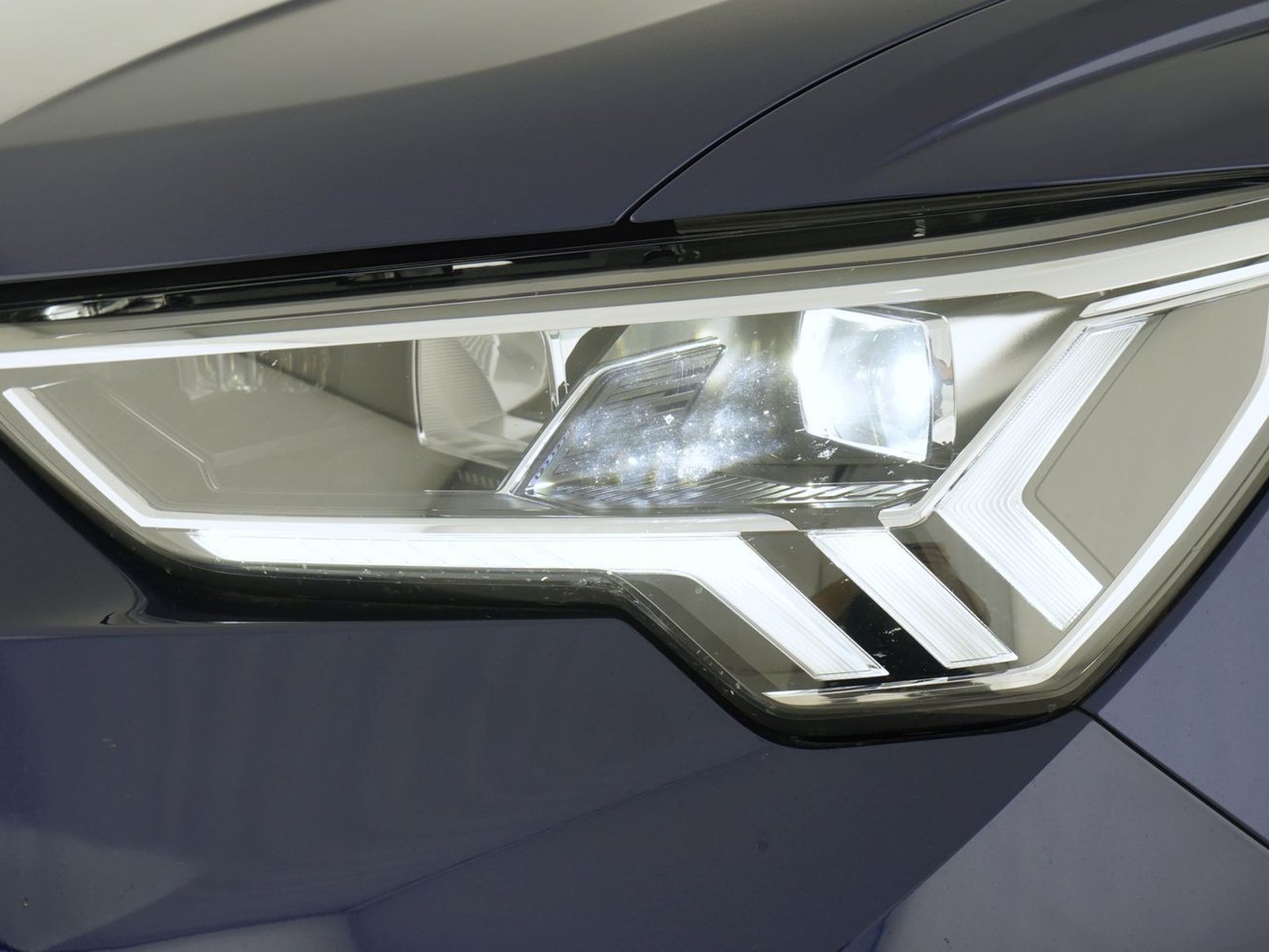 6 - Audi Q3 sportback 35 2.0 tdi s line edition s tronic