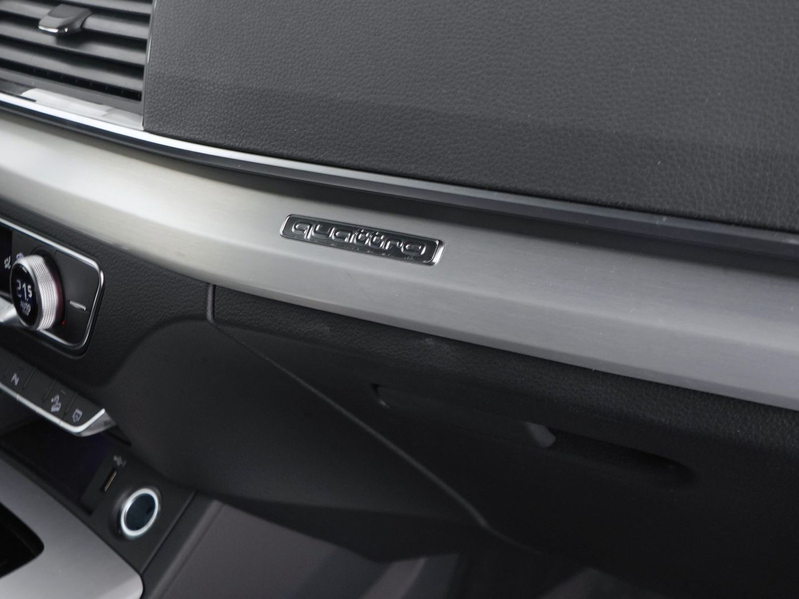 18 - Audi Q5 40 2.0 tdi mhev 12v s line quattro s tronic