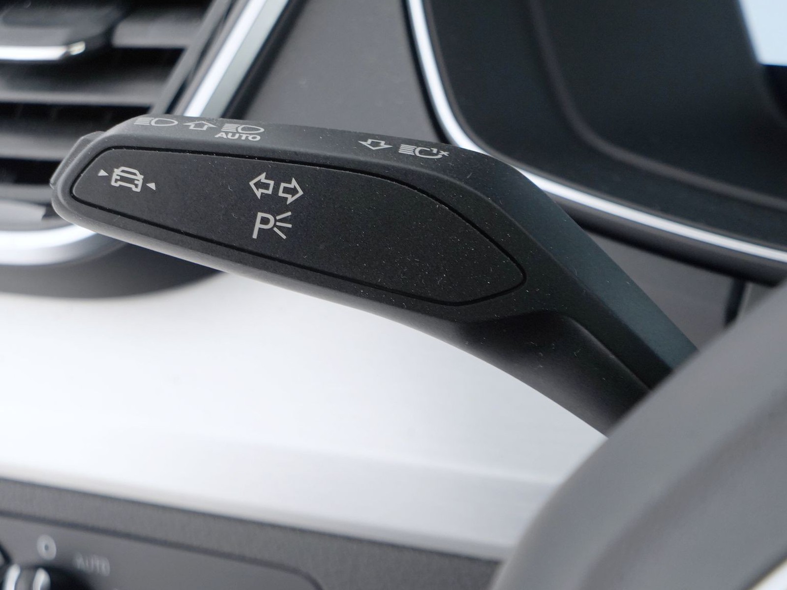 26 - Audi Q5 40 2.0 tdi mhev 12v s line quattro s tronic