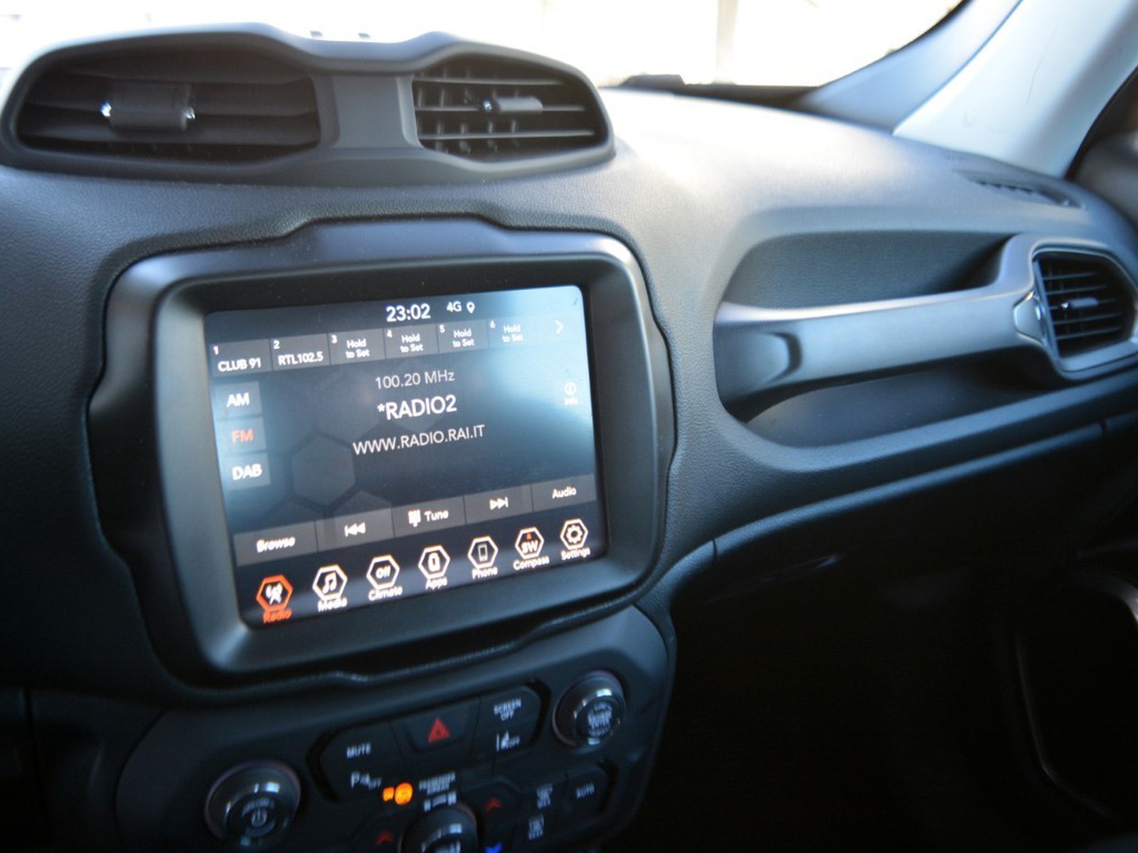 10 - Jeep Renegade 1.5 turbo t4 mhev 130cv limited 2wd