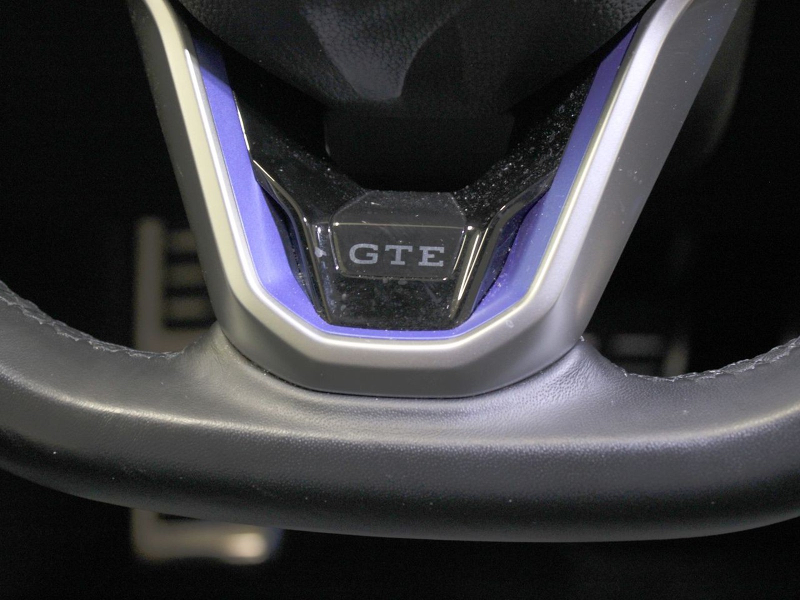 16 - Volkswagen Golf 1.4 gte dsg