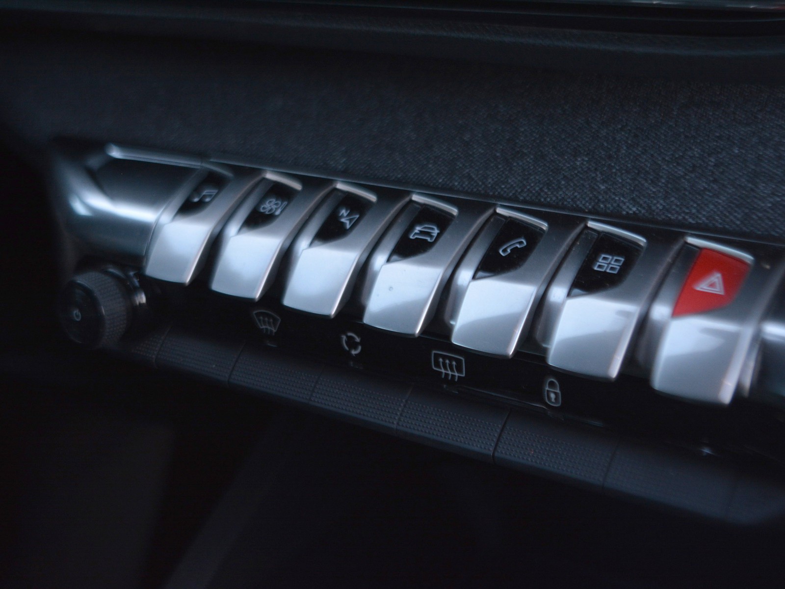 11 - Peugeot 3008 1.2 puretech turbo allure pack eat8 s&s