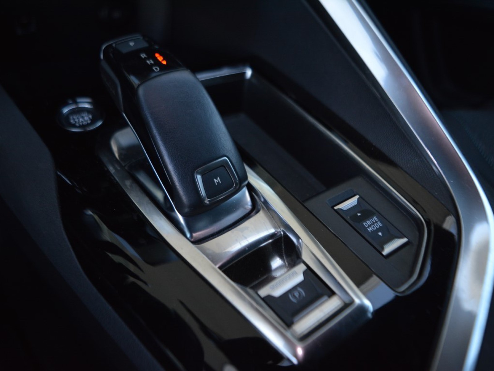 18 - Peugeot 3008 1.2 puretech turbo allure pack eat8 s&s