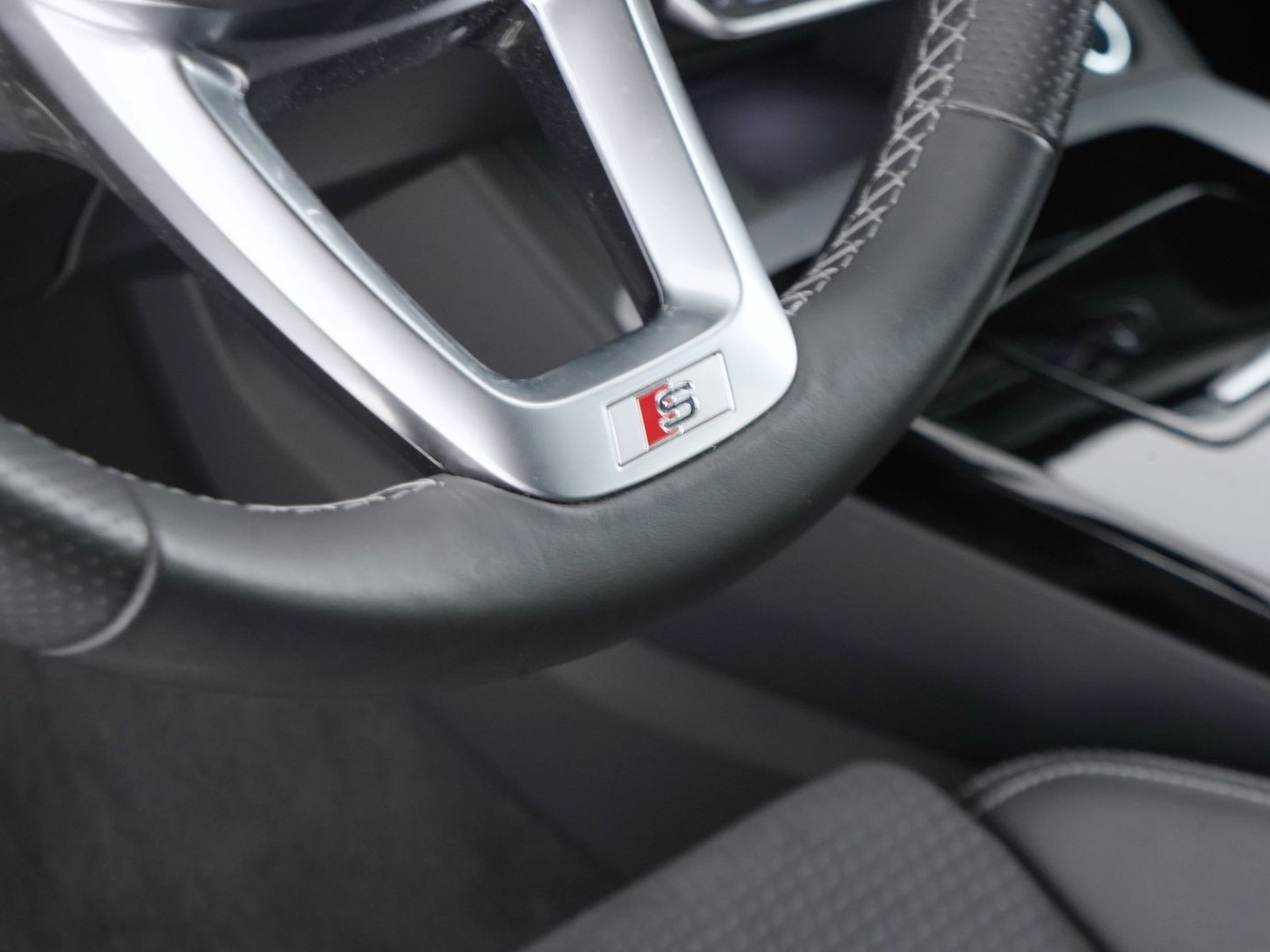 27 - Audi Q5 40 2.0 tdi mhev 12v s line quattro s tronic