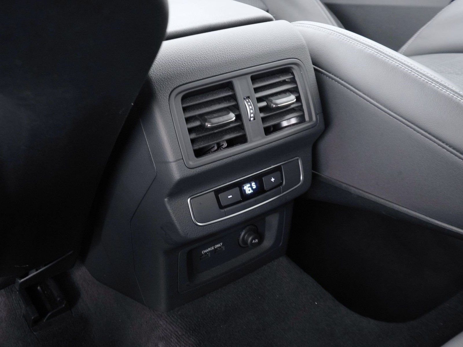 28 - Audi Q5 40 2.0 tdi mhev 12v s line quattro s tronic