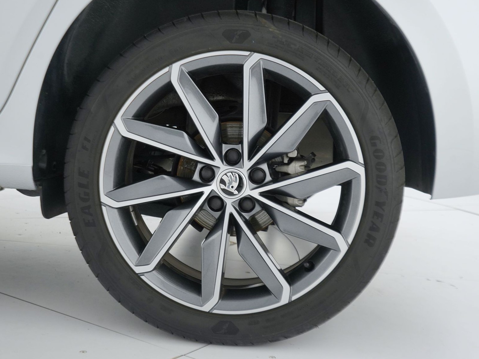 12 - Skoda Kamiq 1.5 tsi act 150cv dark shade dsg