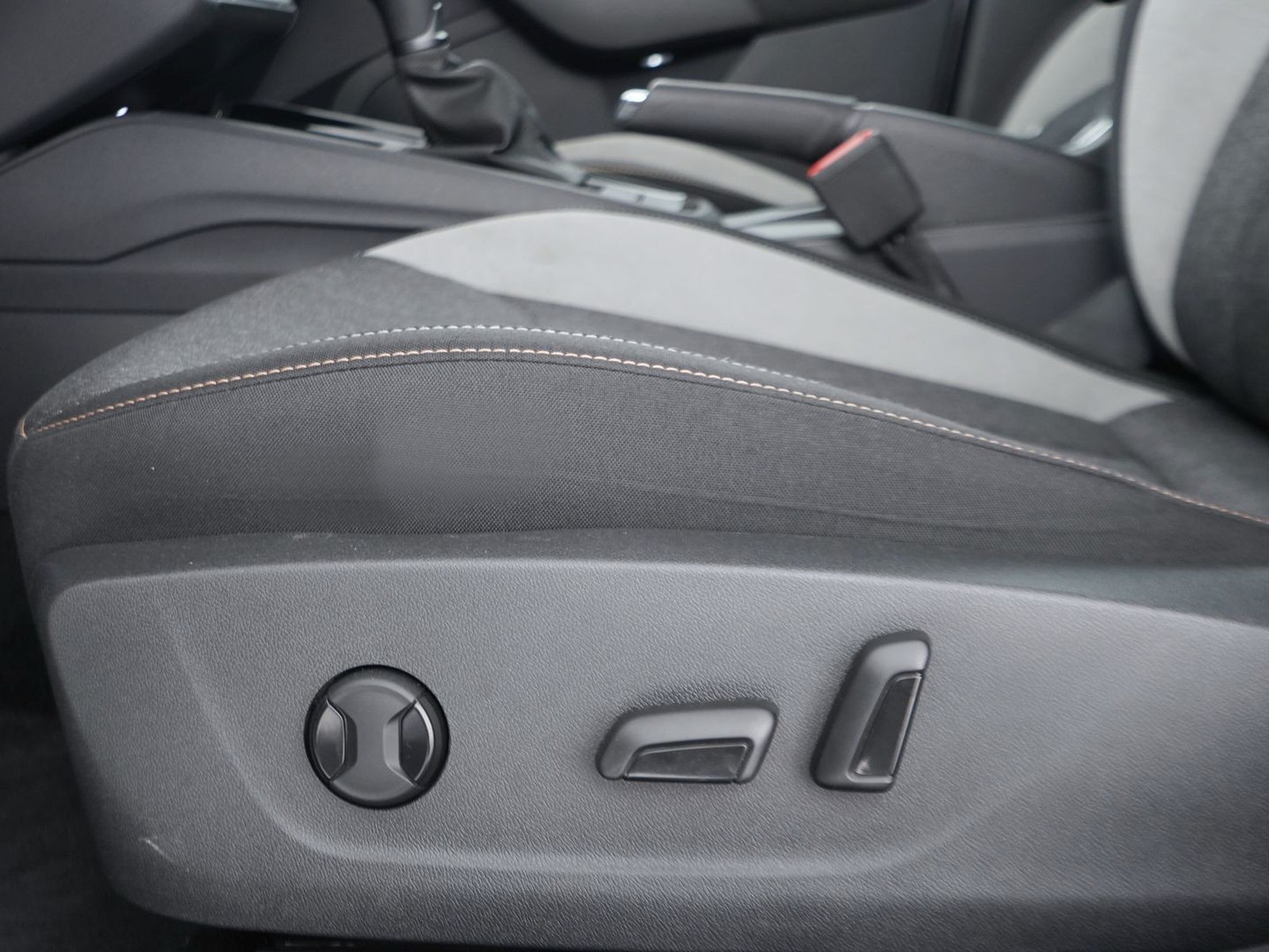 22 - Skoda Kamiq 1.5 tsi act 150cv dark shade dsg