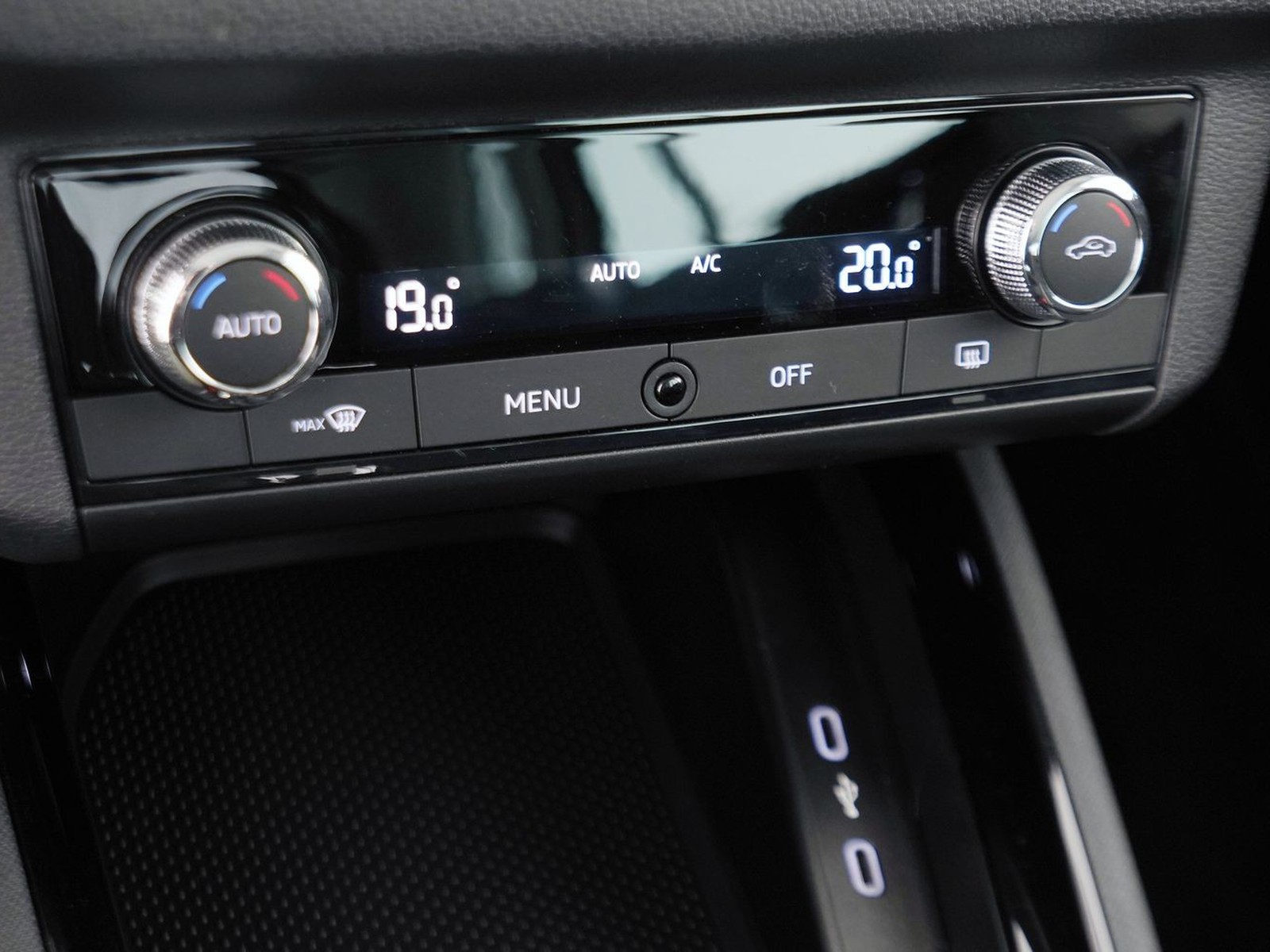 26 - Skoda Kamiq 1.5 tsi act 150cv dark shade dsg