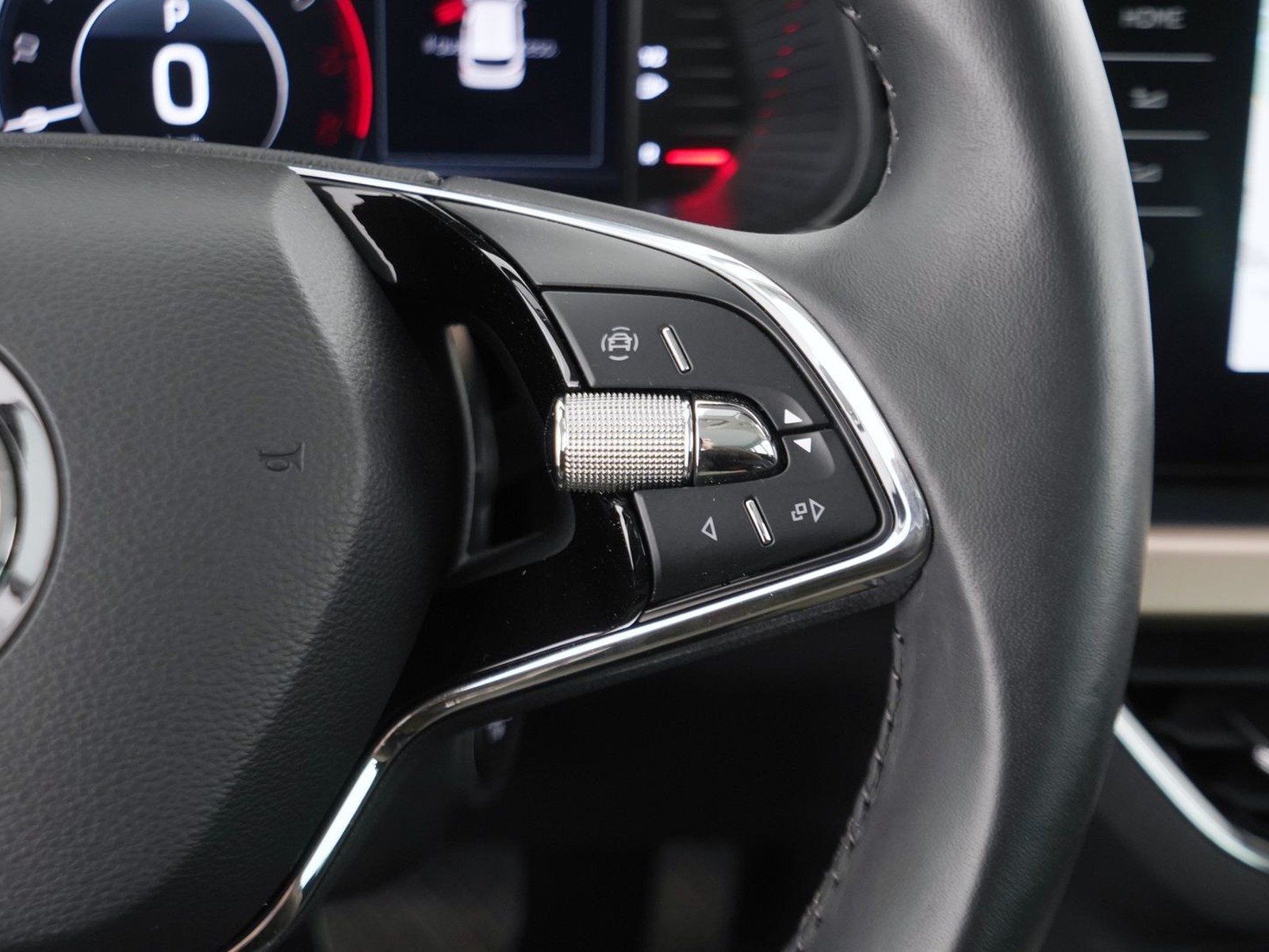 28 - Skoda Kamiq 1.5 tsi act 150cv dark shade dsg