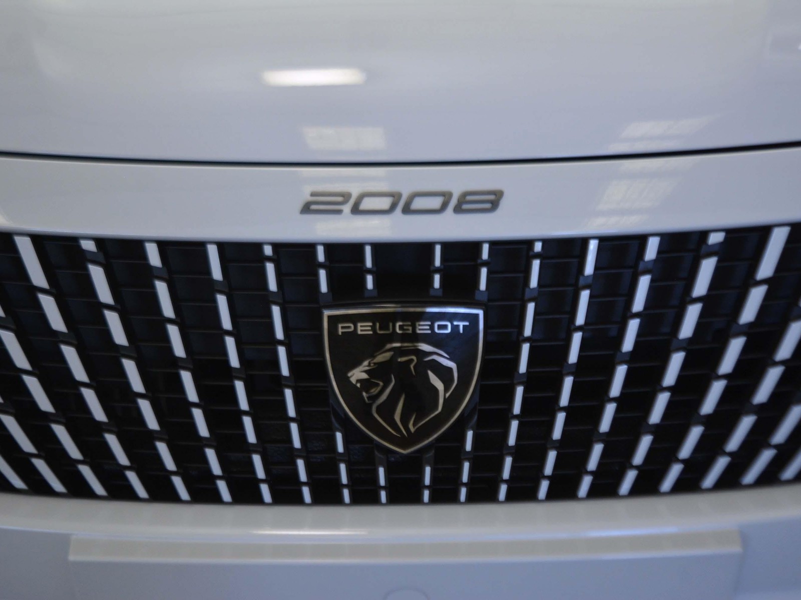 20 - Peugeot 2008 1.2 puretech 100cv allure s&s