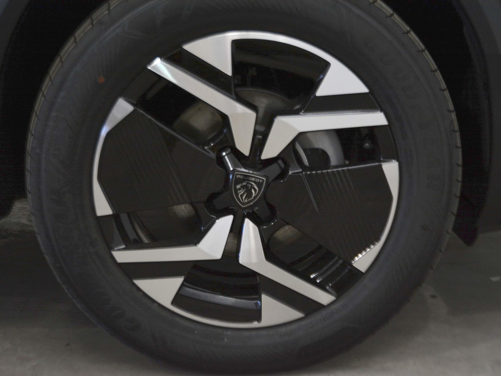 15 - Peugeot 2008 1.2 puretech 100cv allure s&s
