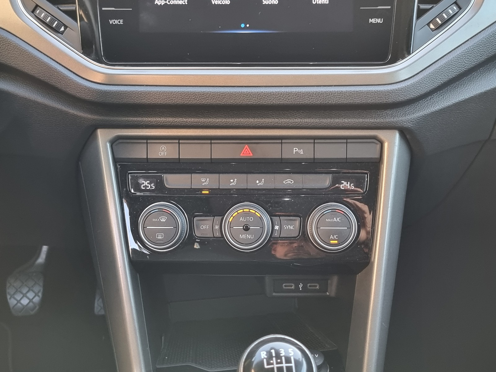 11 - Volkswagen T-Roc 1.0 tsi 110cv style