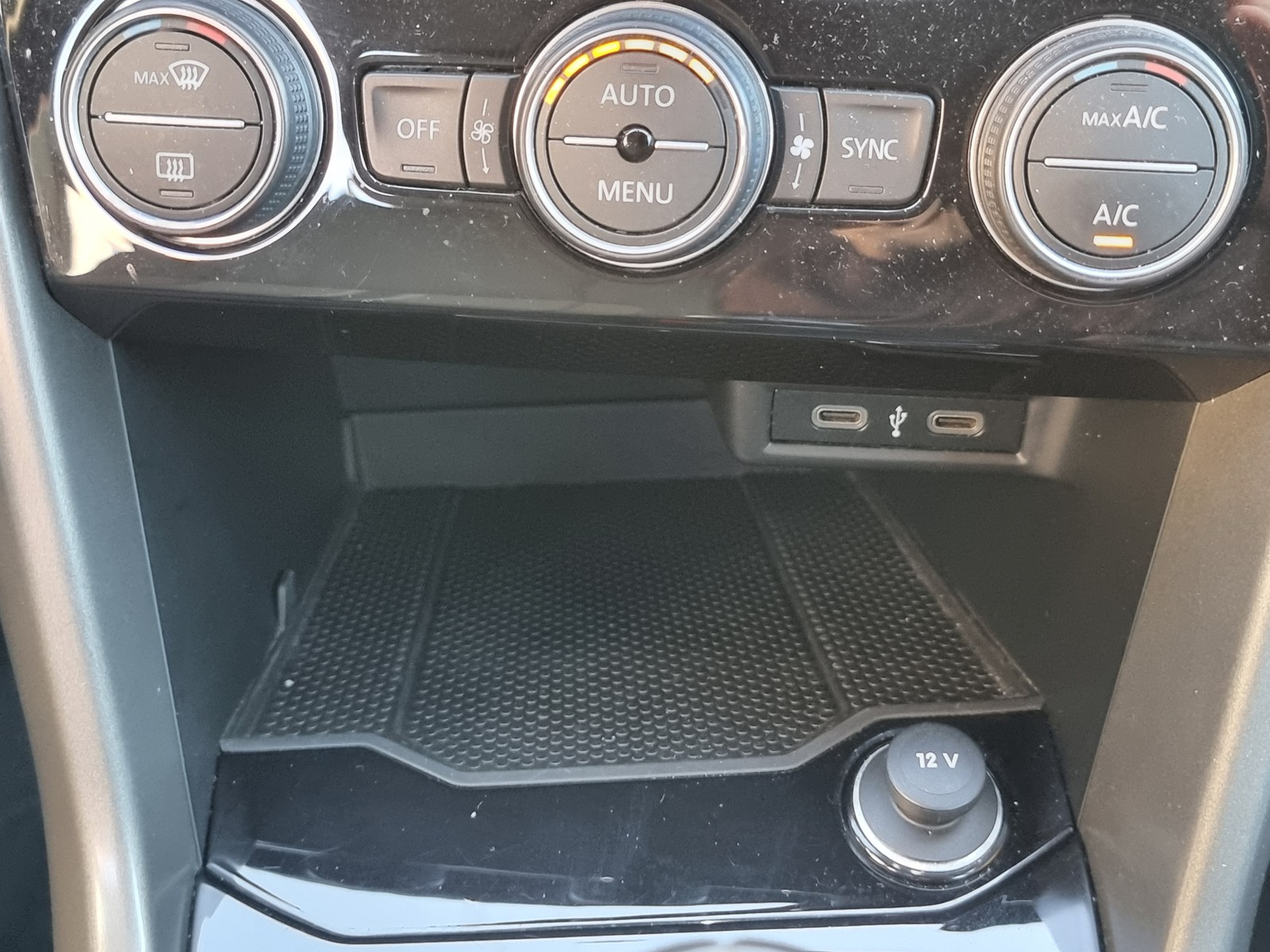 12 - Volkswagen T-Roc 1.0 tsi 110cv style