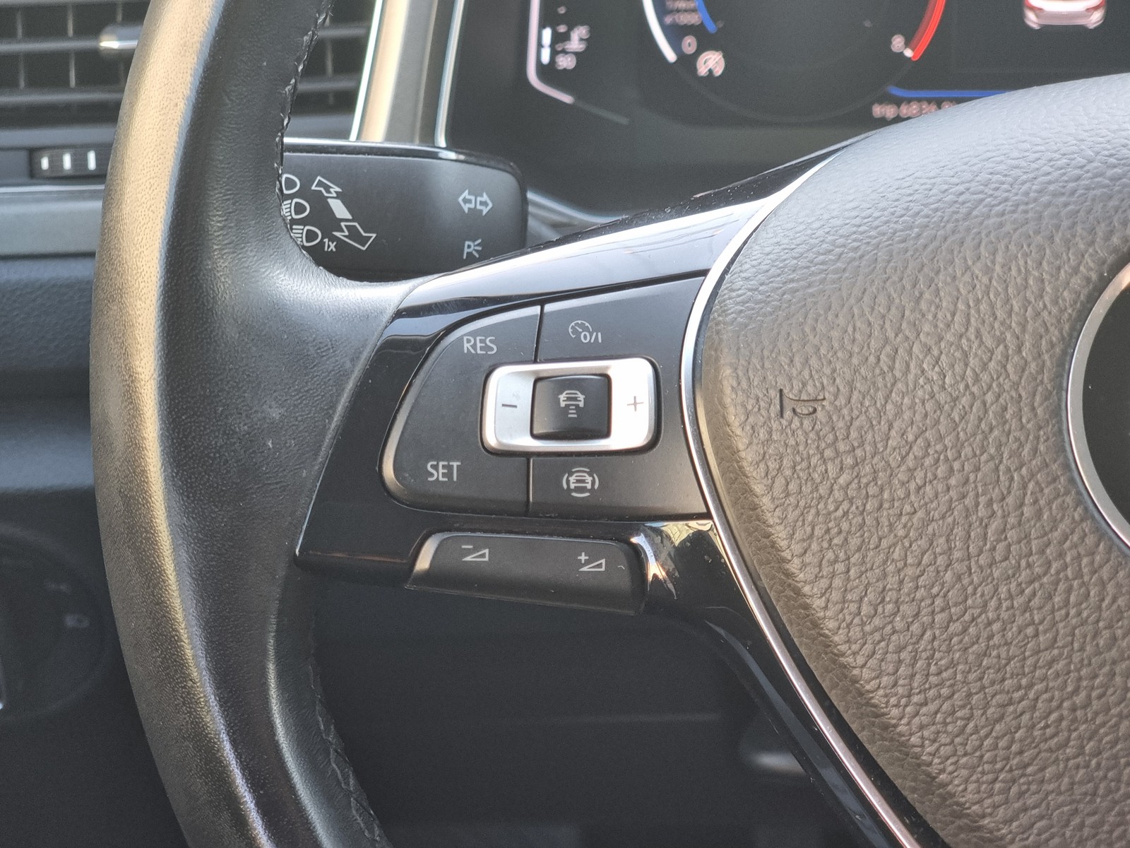 14 - Volkswagen T-Roc 1.0 tsi 110cv style