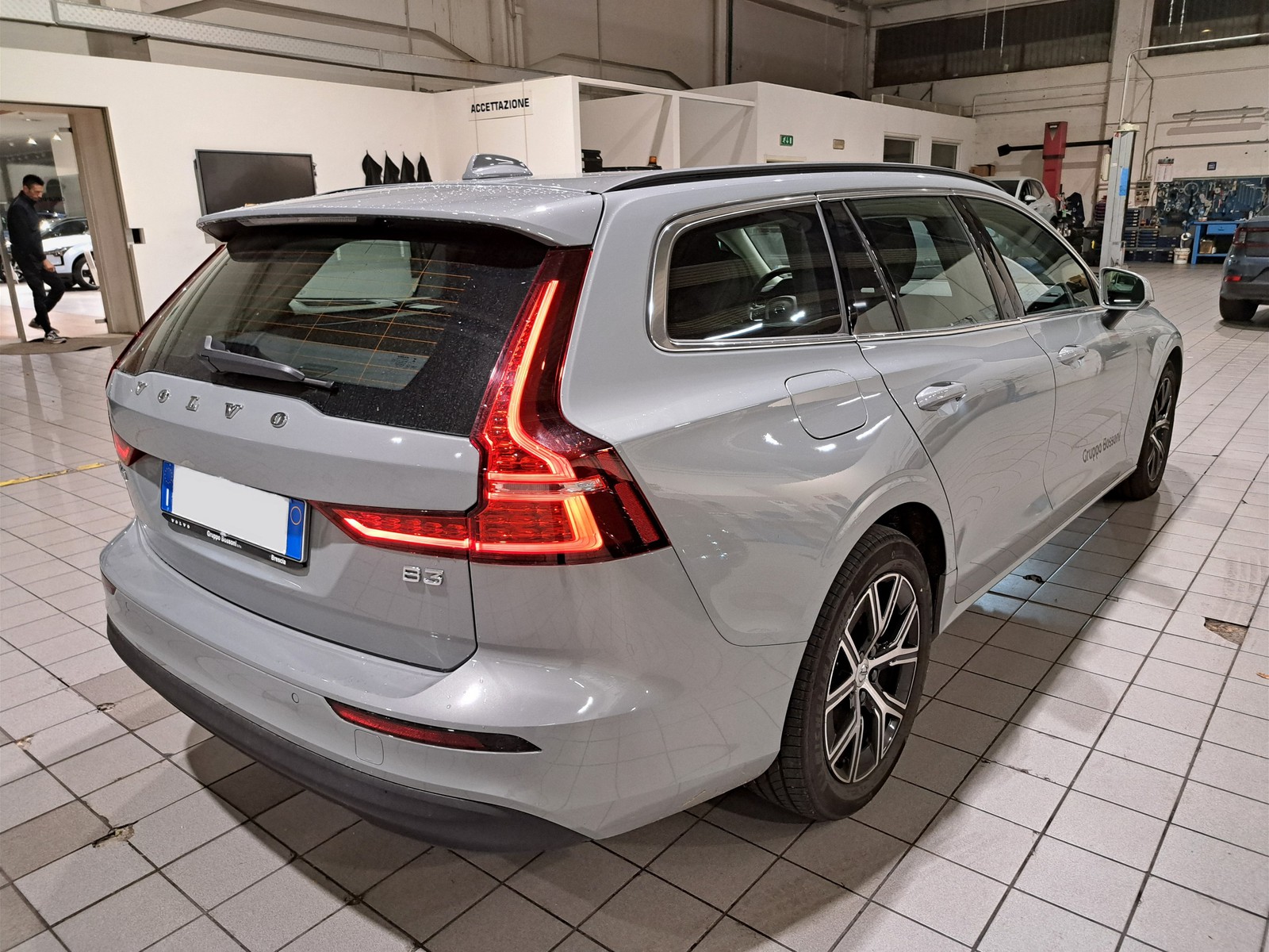 5 - Volvo V60 2.0 b3 core automatico