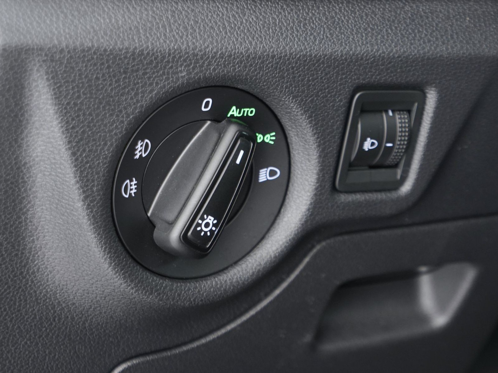 16 - Skoda Kamiq 1.5 tsi act 150cv 130 edition