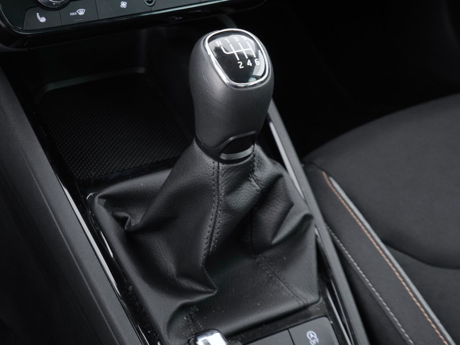 22 - Skoda Kamiq 1.5 tsi act 150cv 130 edition