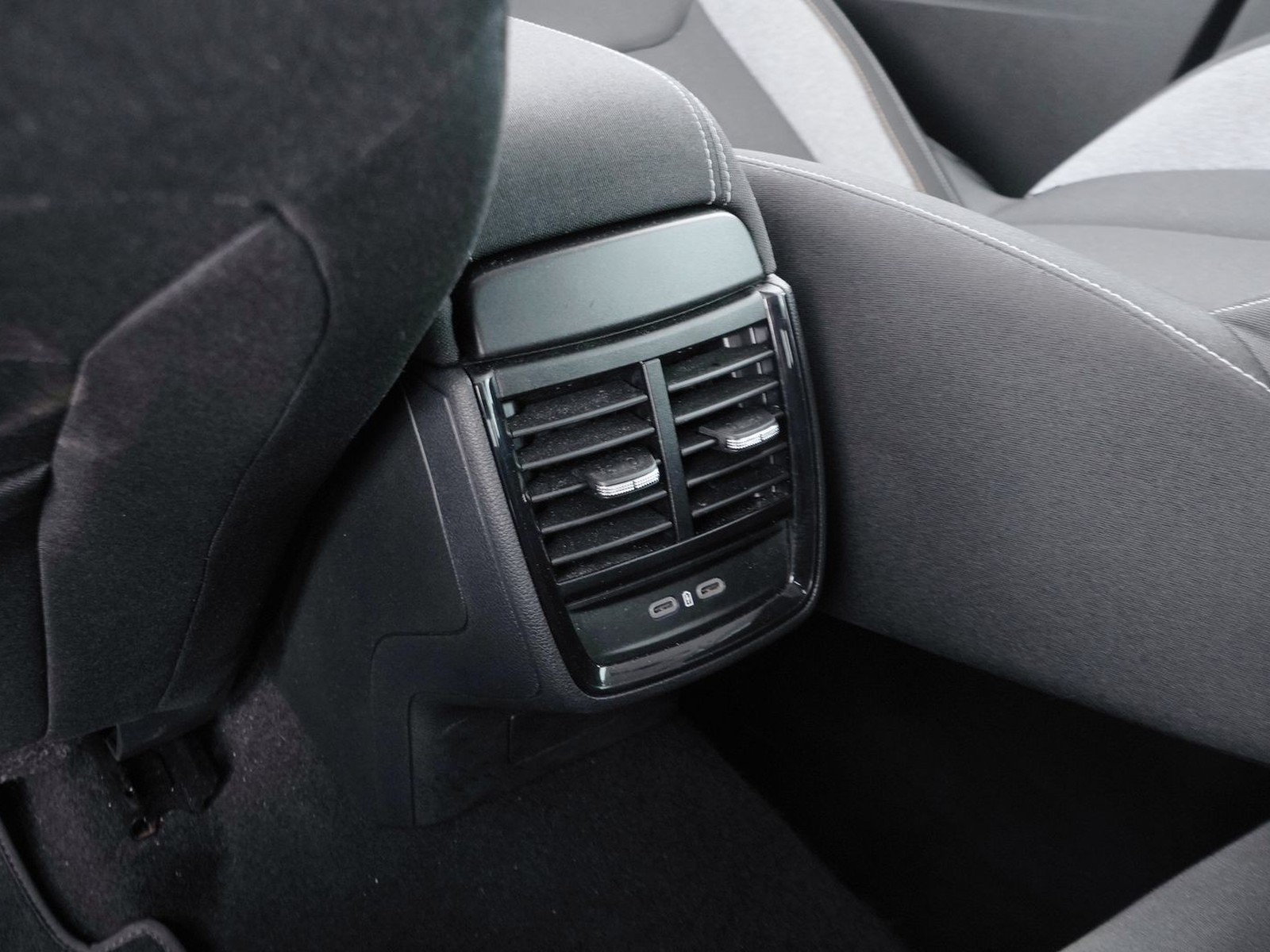 29 - Skoda Kamiq 1.5 tsi act 150cv 130 edition