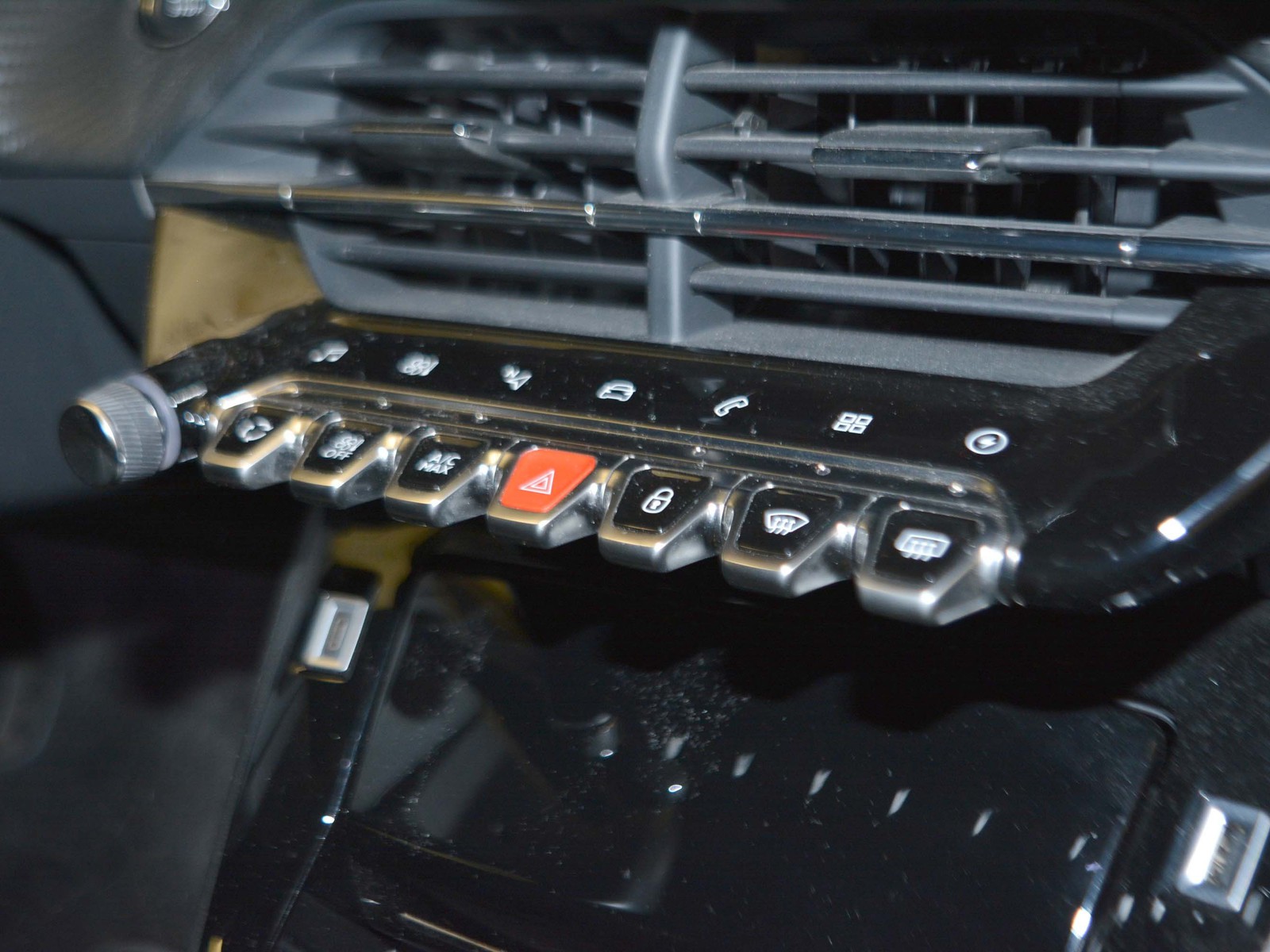 11 - Peugeot e-2008 100kw gt line